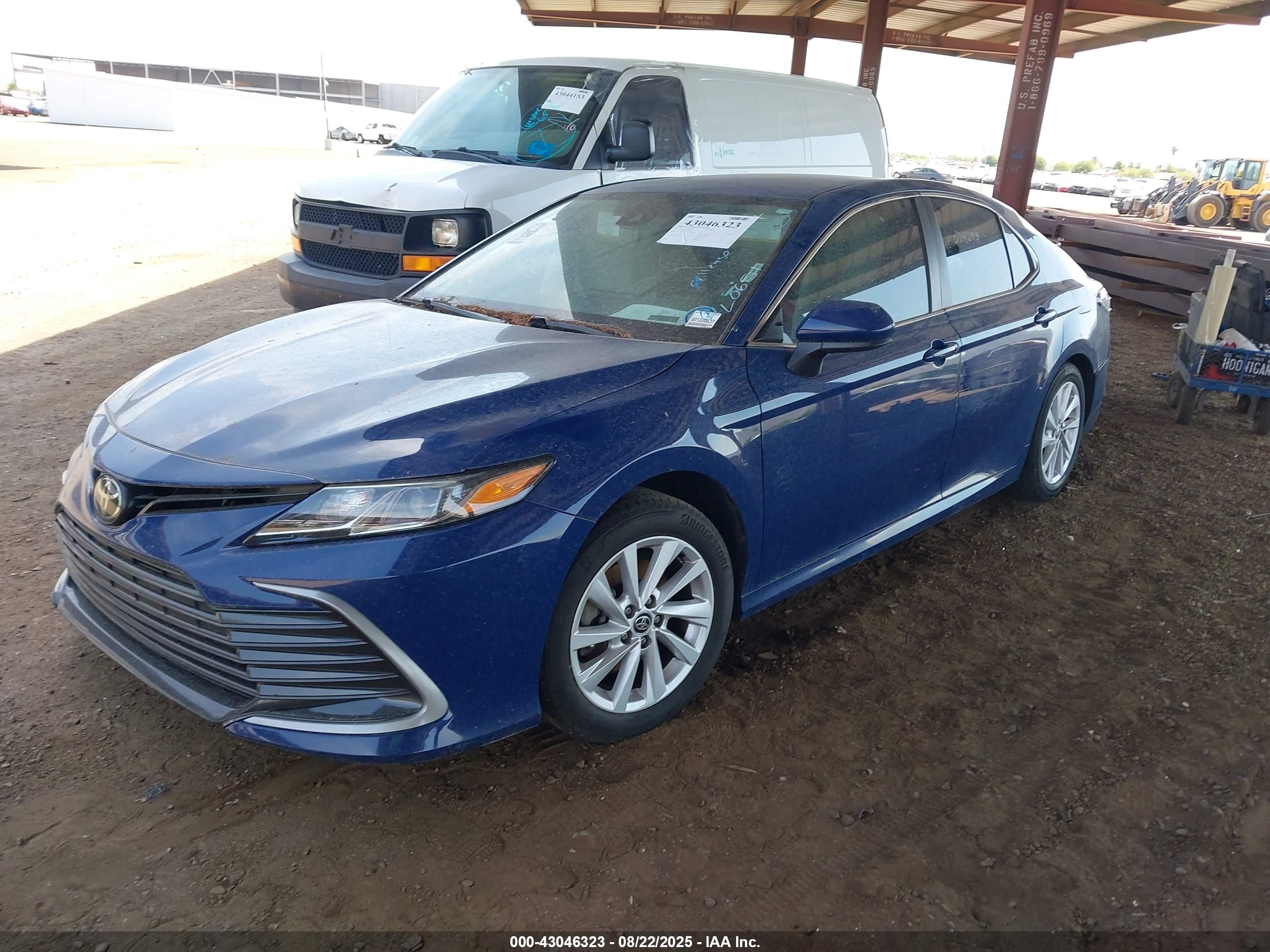 TOYOTA CAMRY image 2