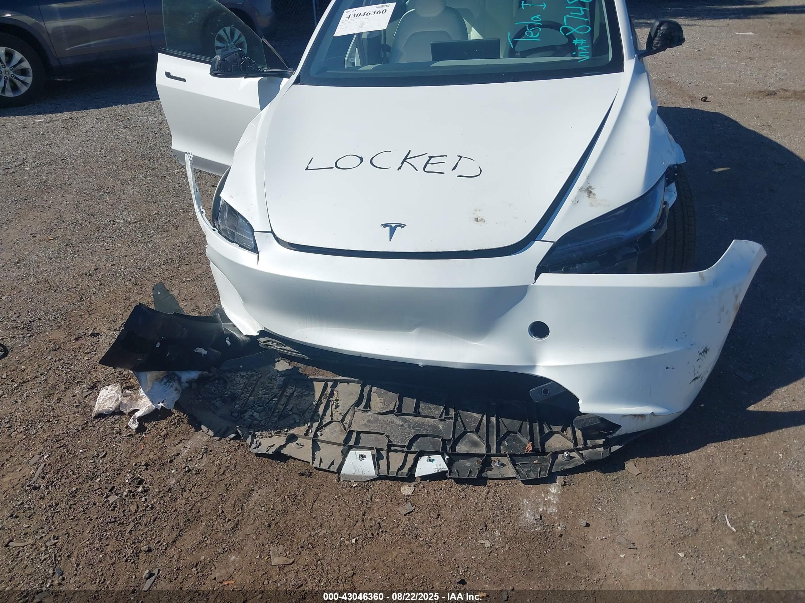 TESLA MODEL image 6