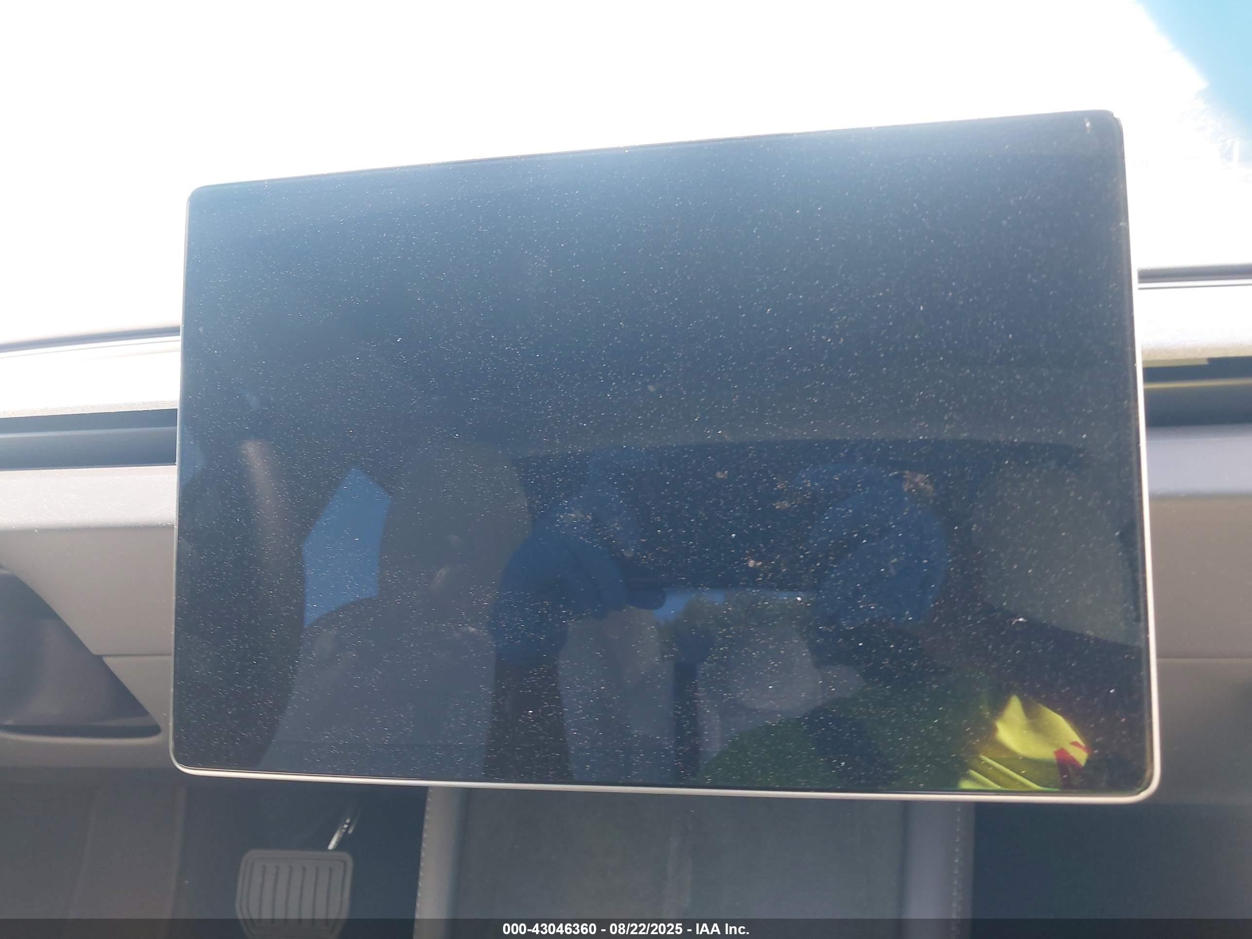 TESLA MODEL image 7