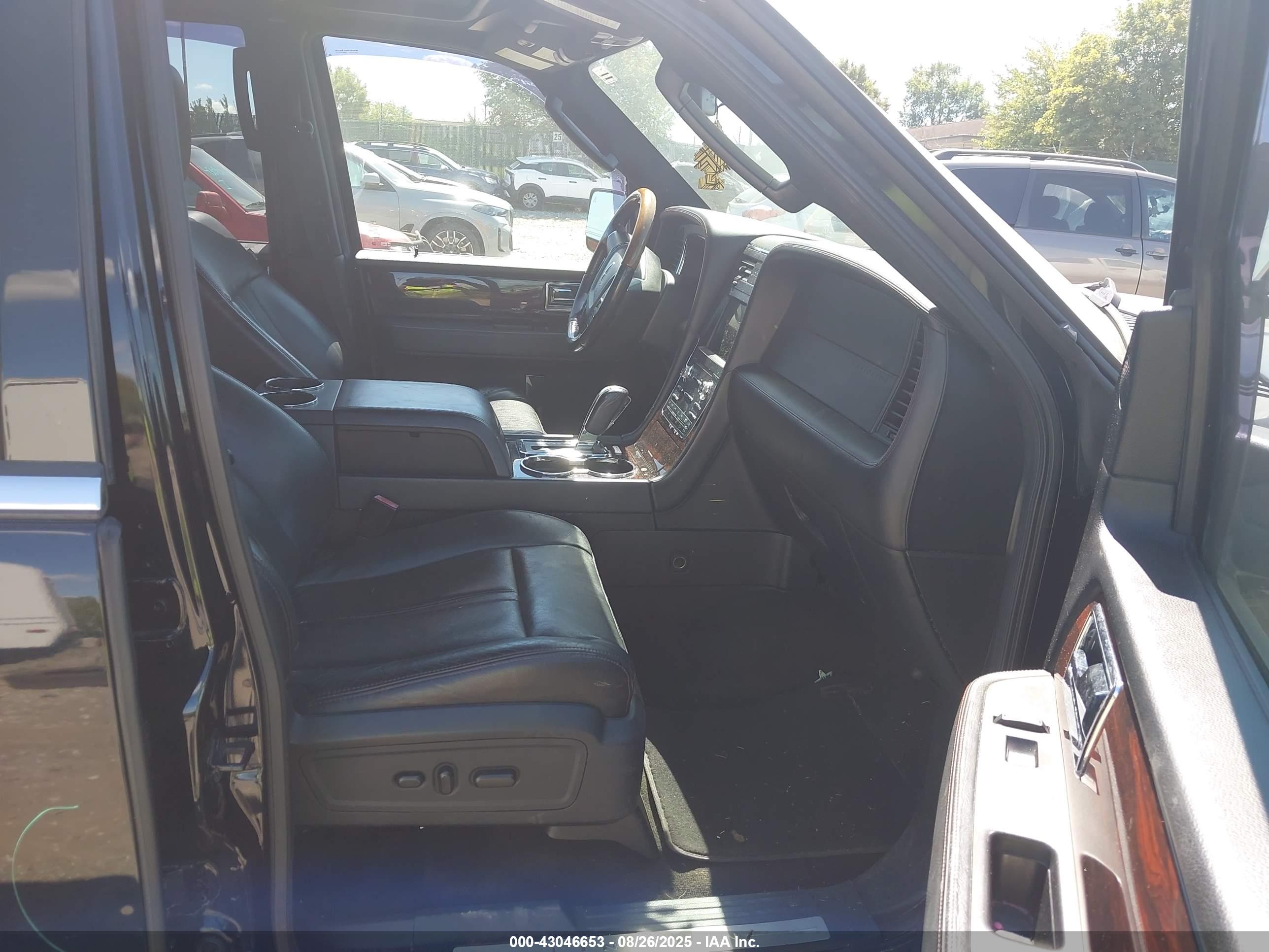 LINCOLN NAVIGATOR image 5