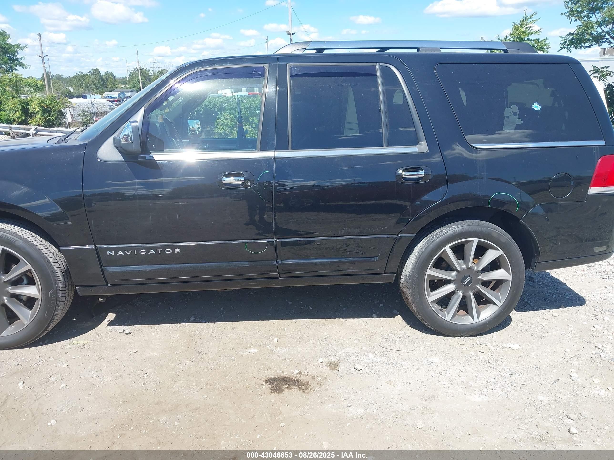 LINCOLN NAVIGATOR image 6