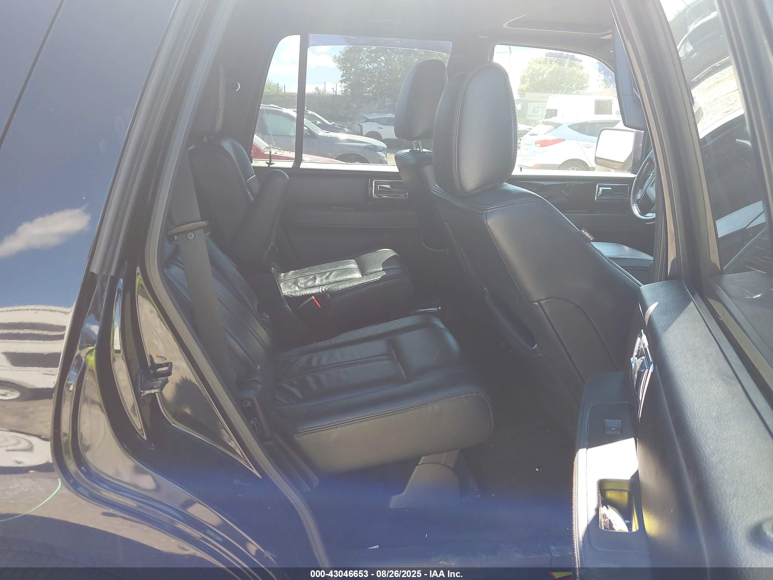 LINCOLN NAVIGATOR image 8