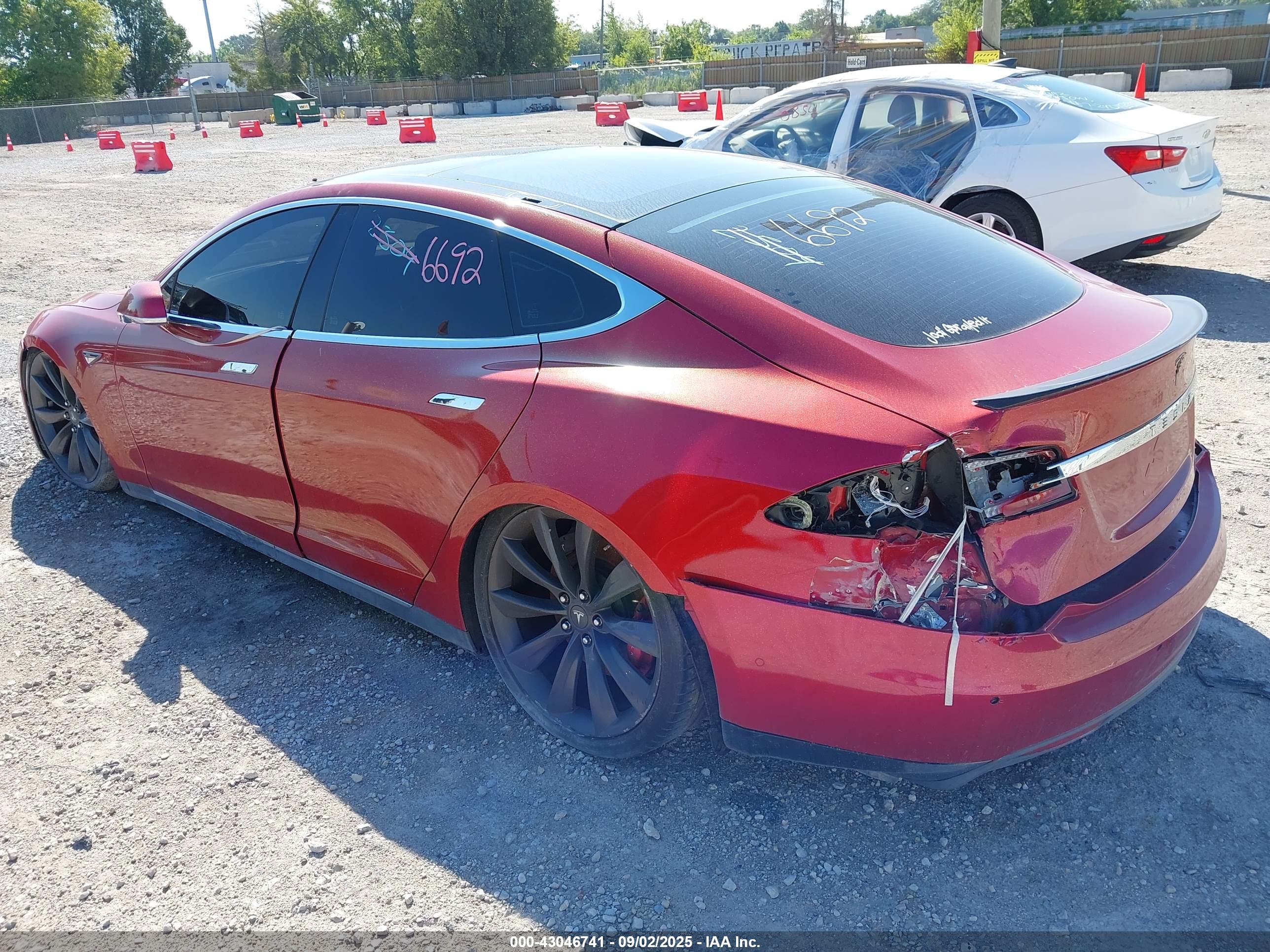 TESLA MODEL image 3