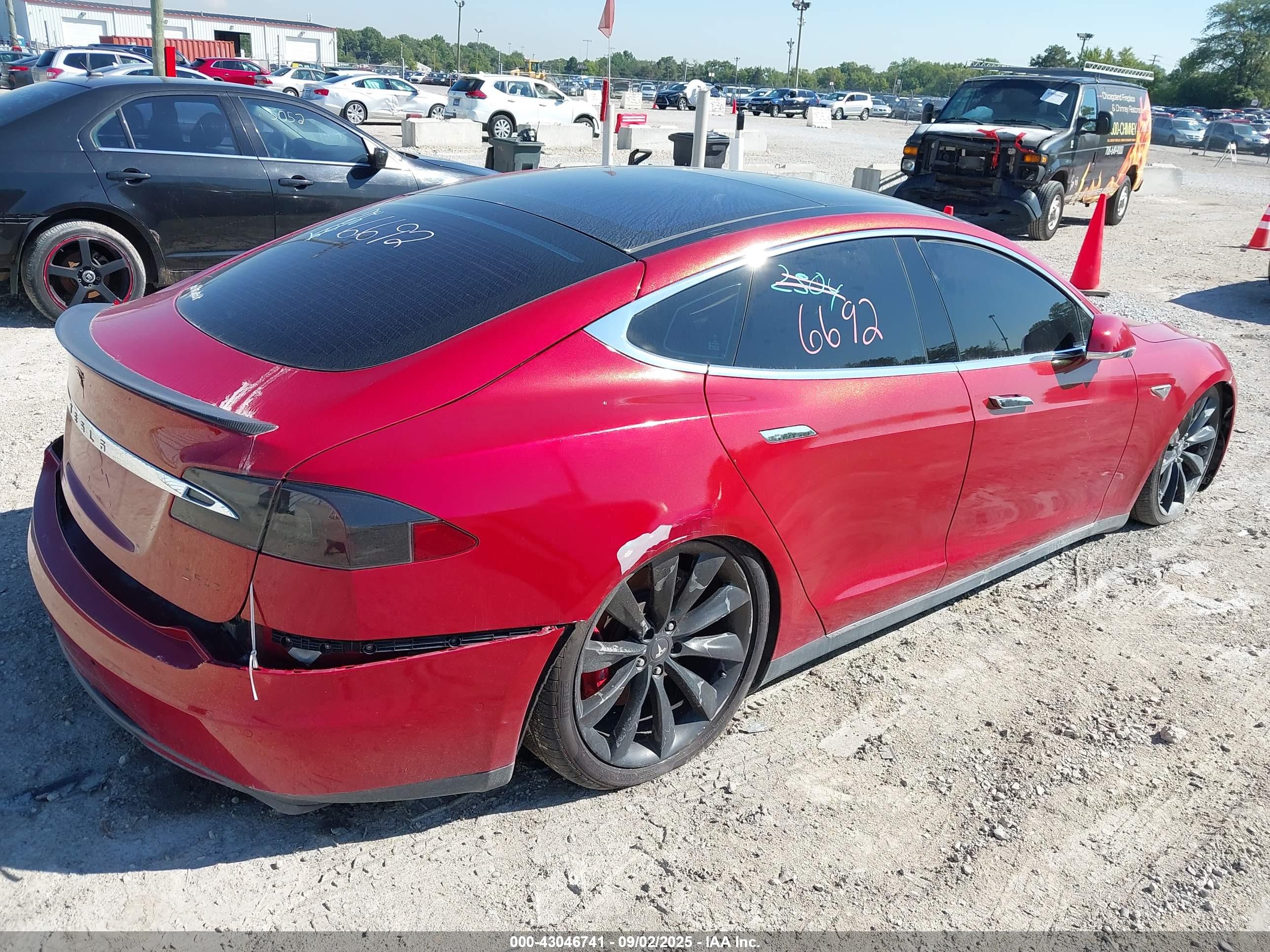 TESLA MODEL image 4