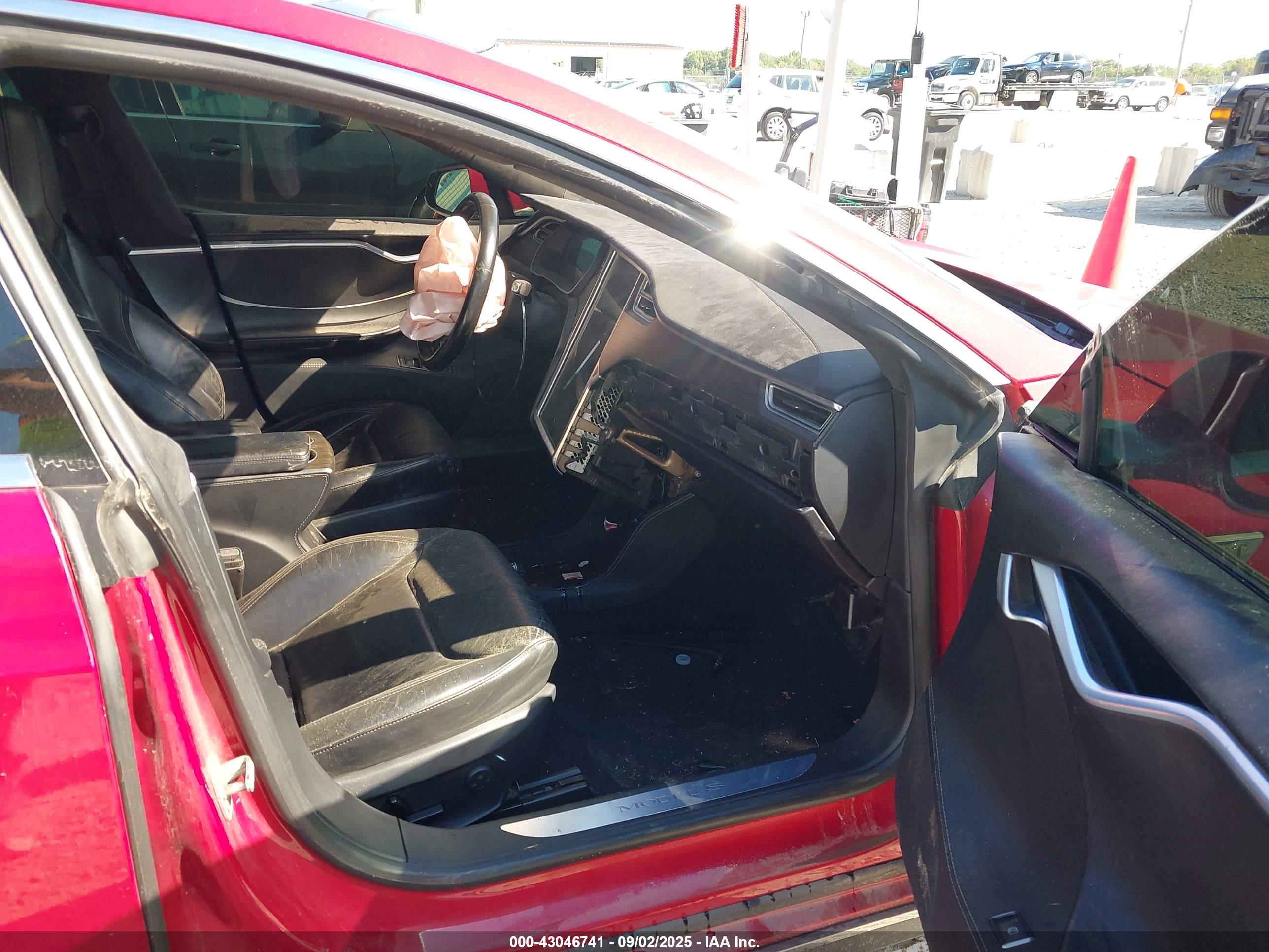 TESLA MODEL image 5