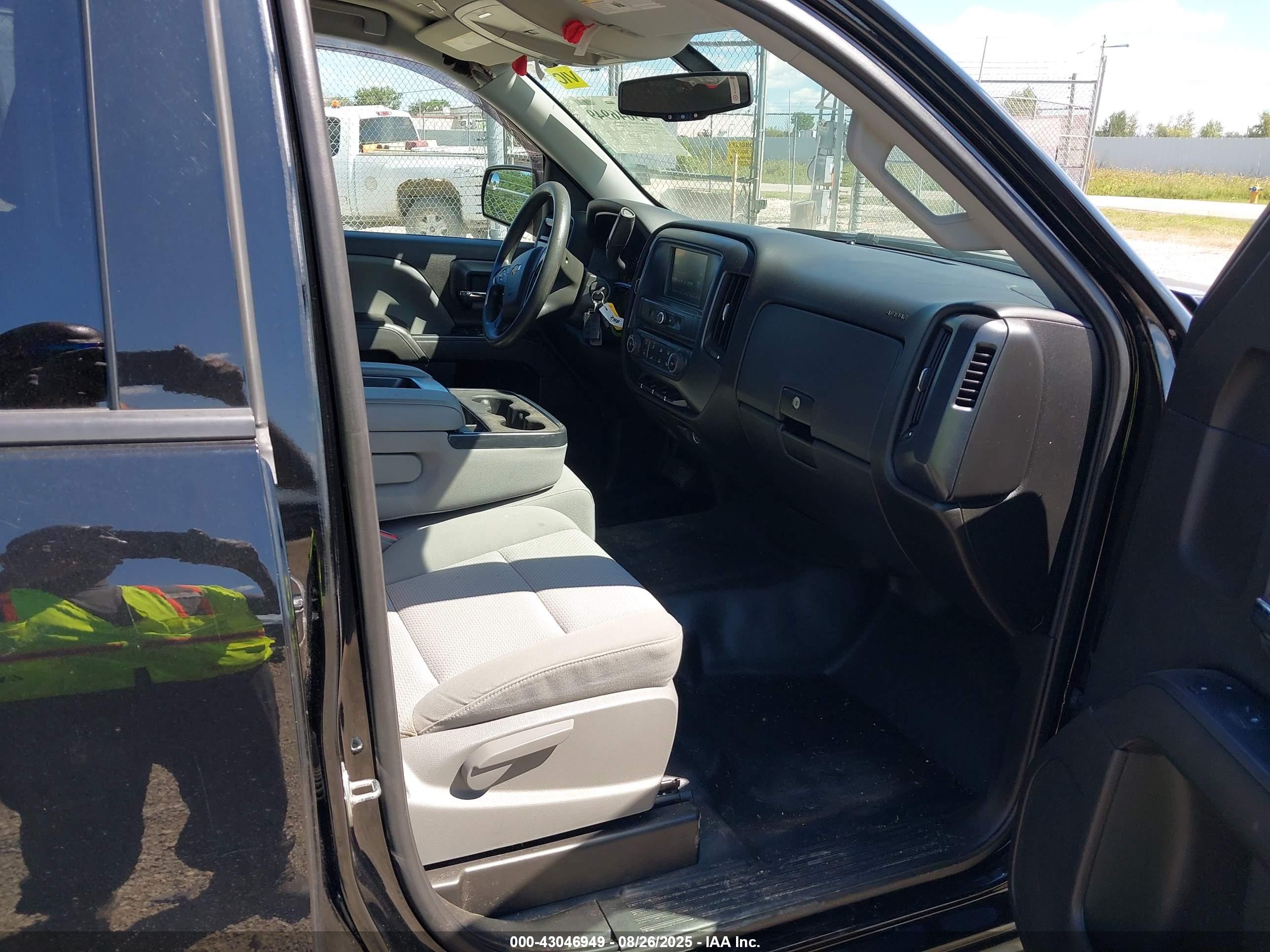 CHEVROLET SILVERADO image 5