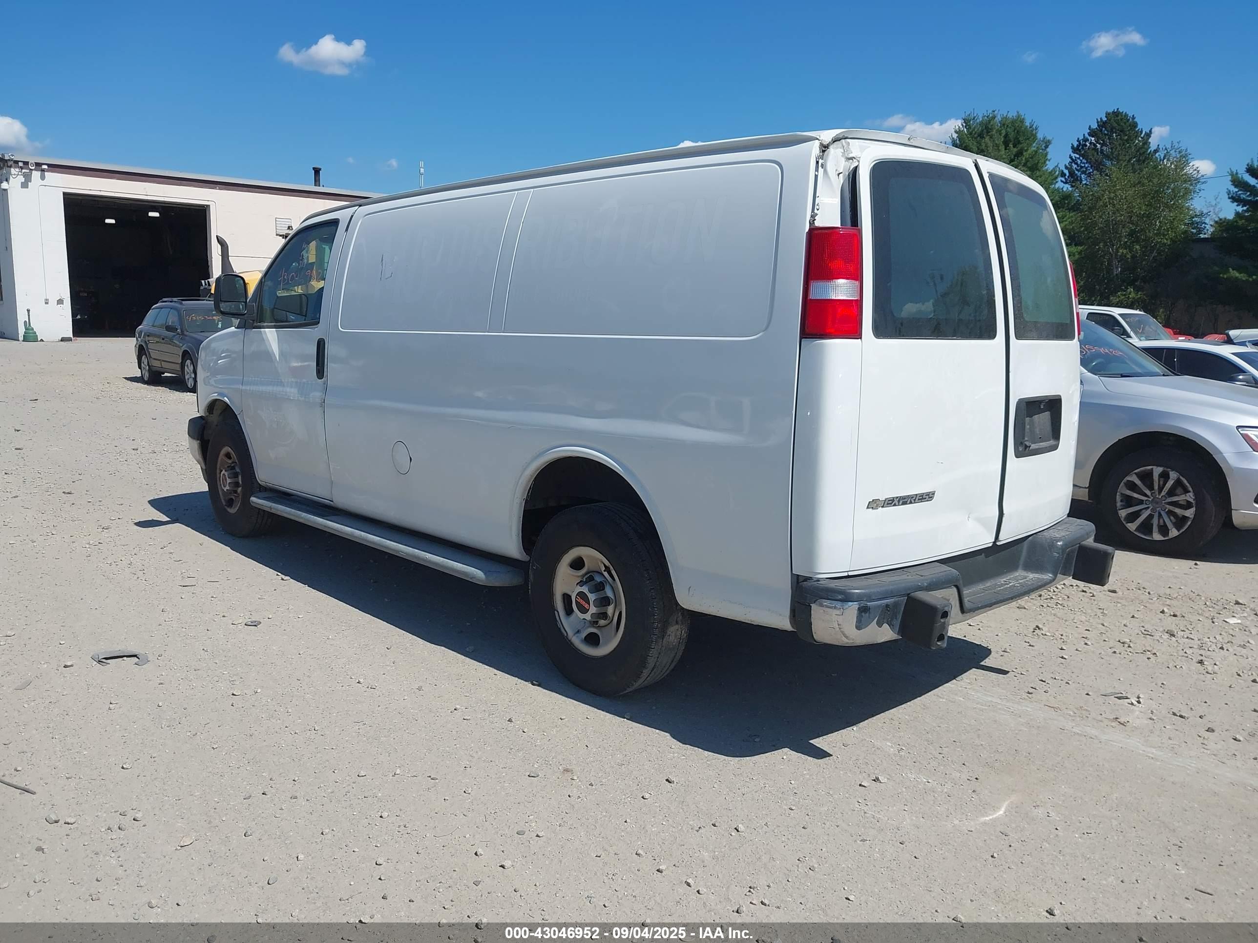 GMC SAVANA image 3