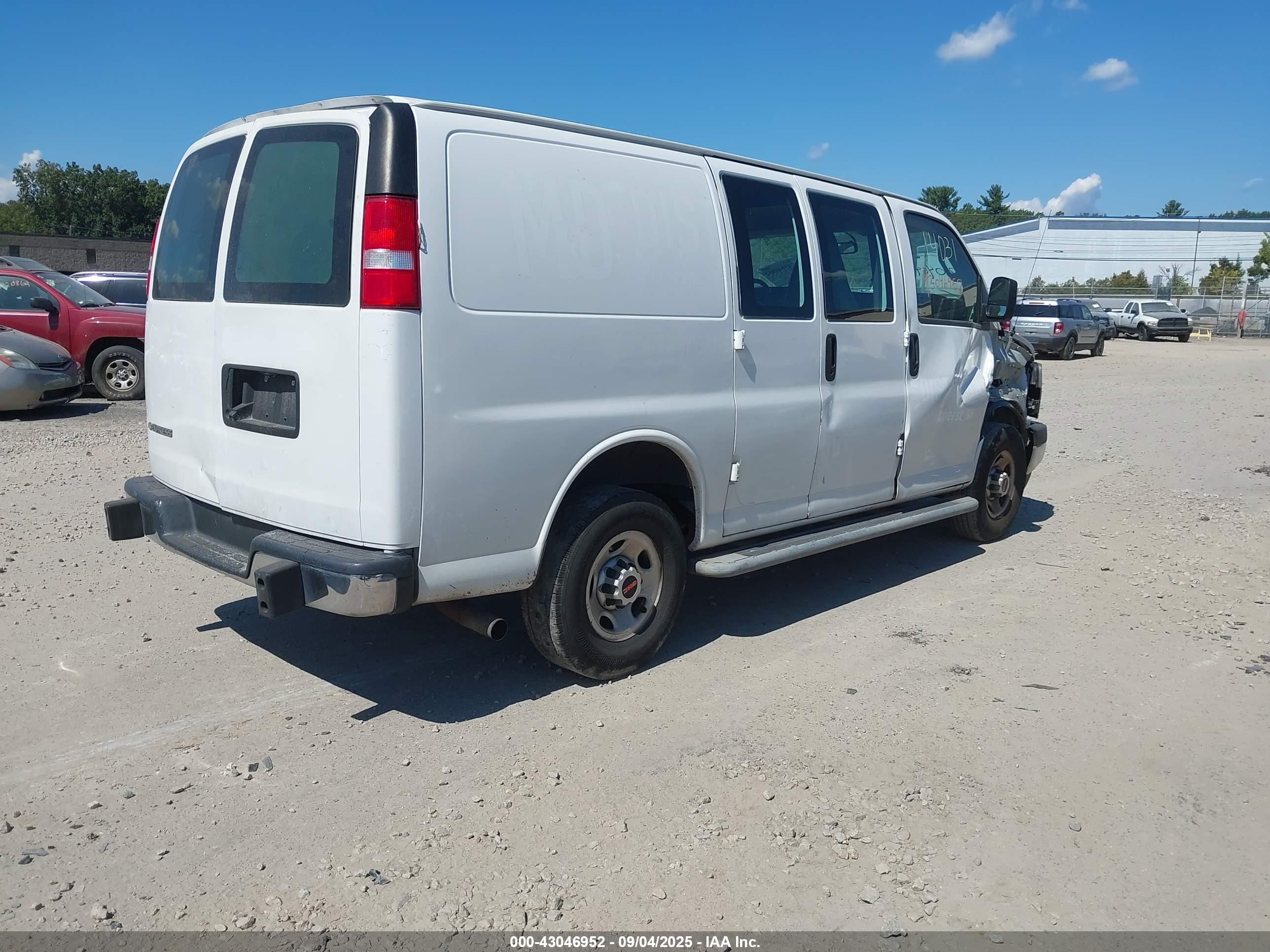 GMC SAVANA image 4