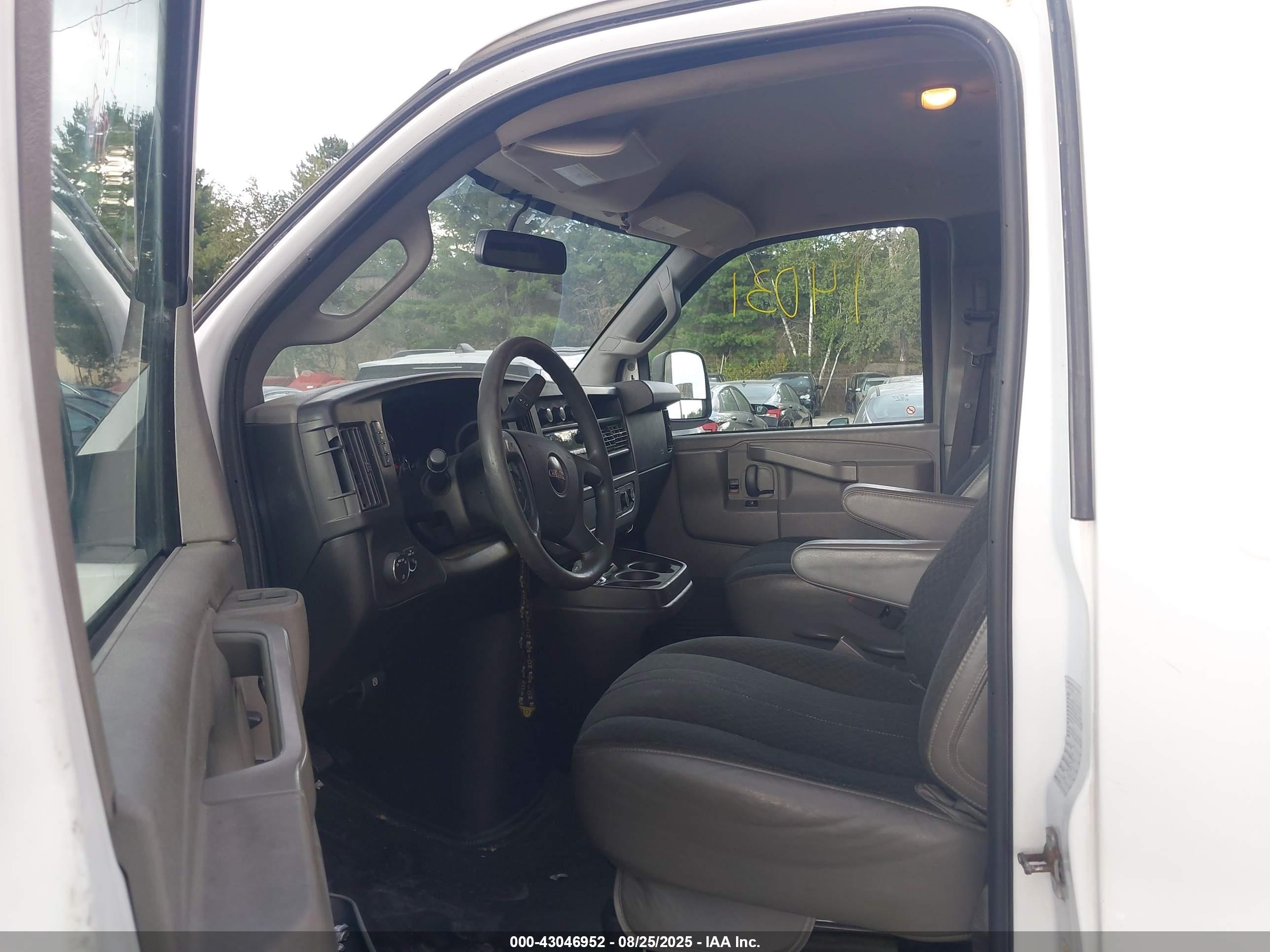 GMC SAVANA image 5