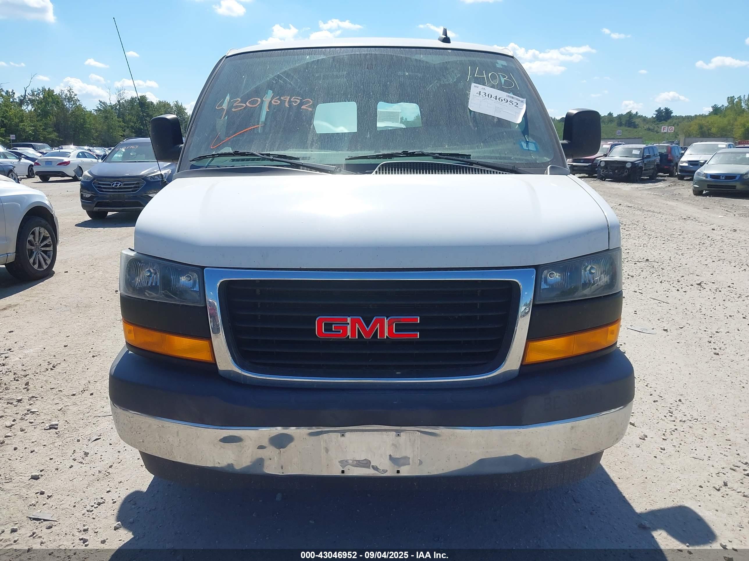 GMC SAVANA image 6