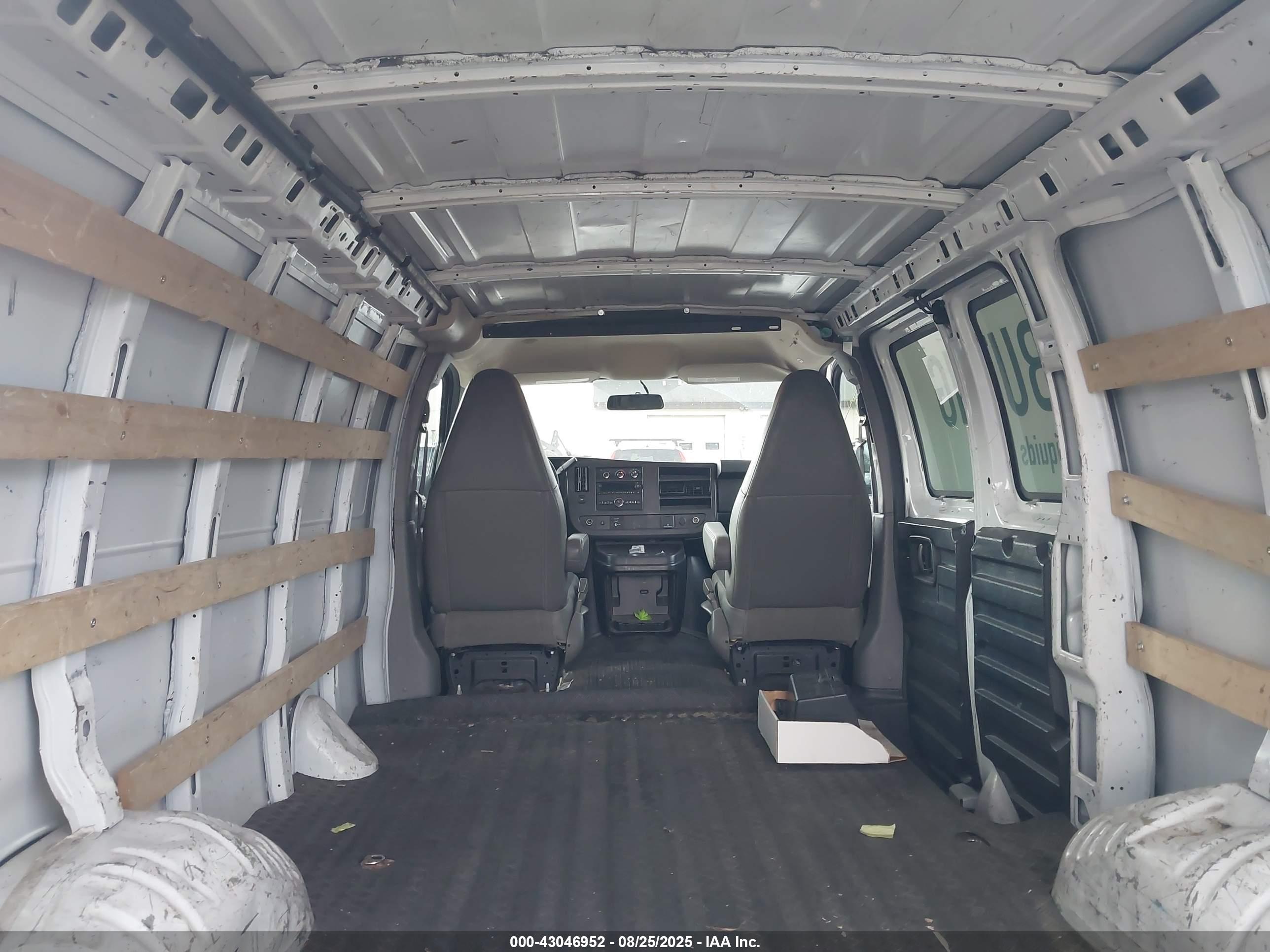GMC SAVANA image 8