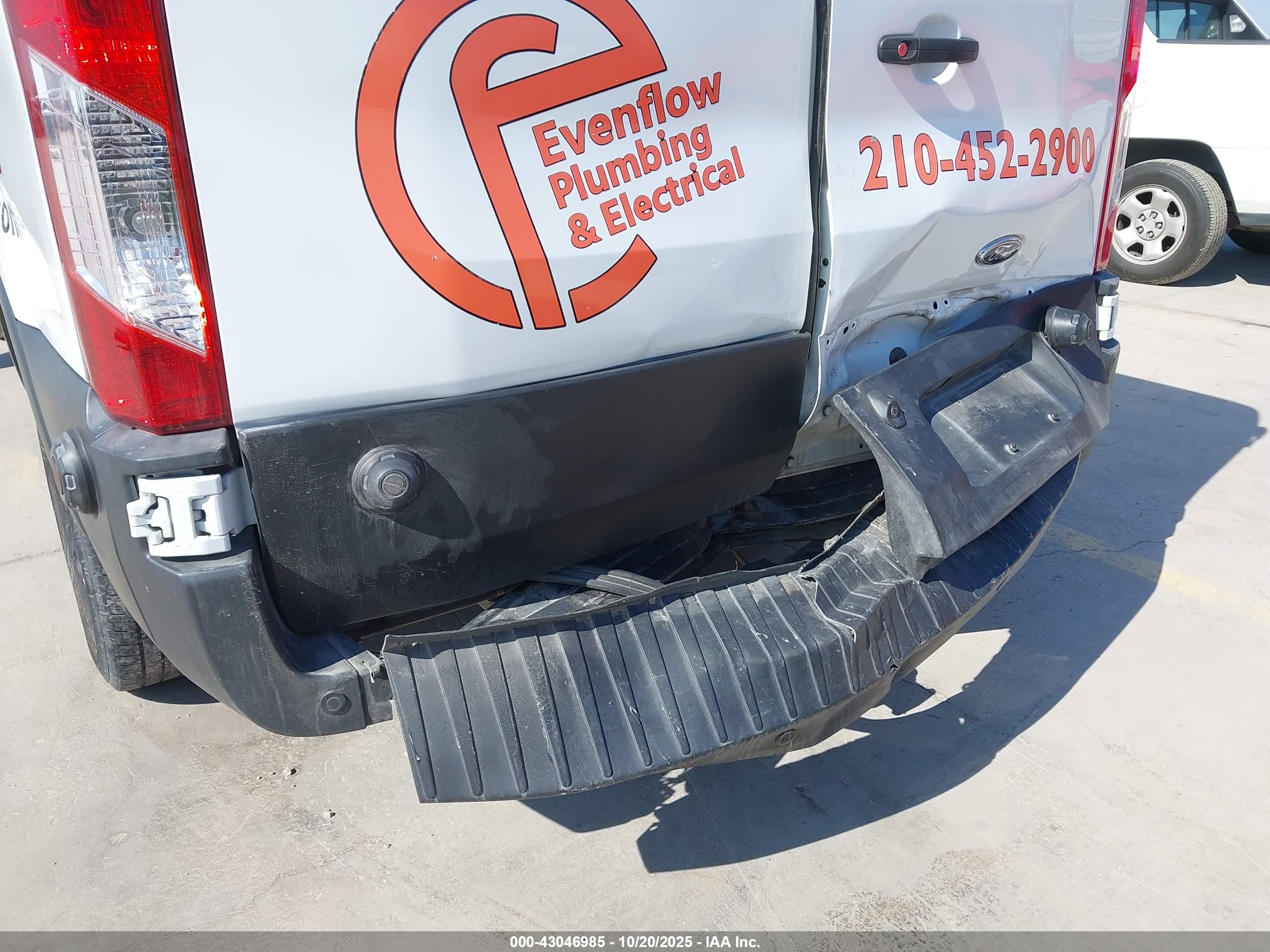 FORD TRANSIT-150 image 6