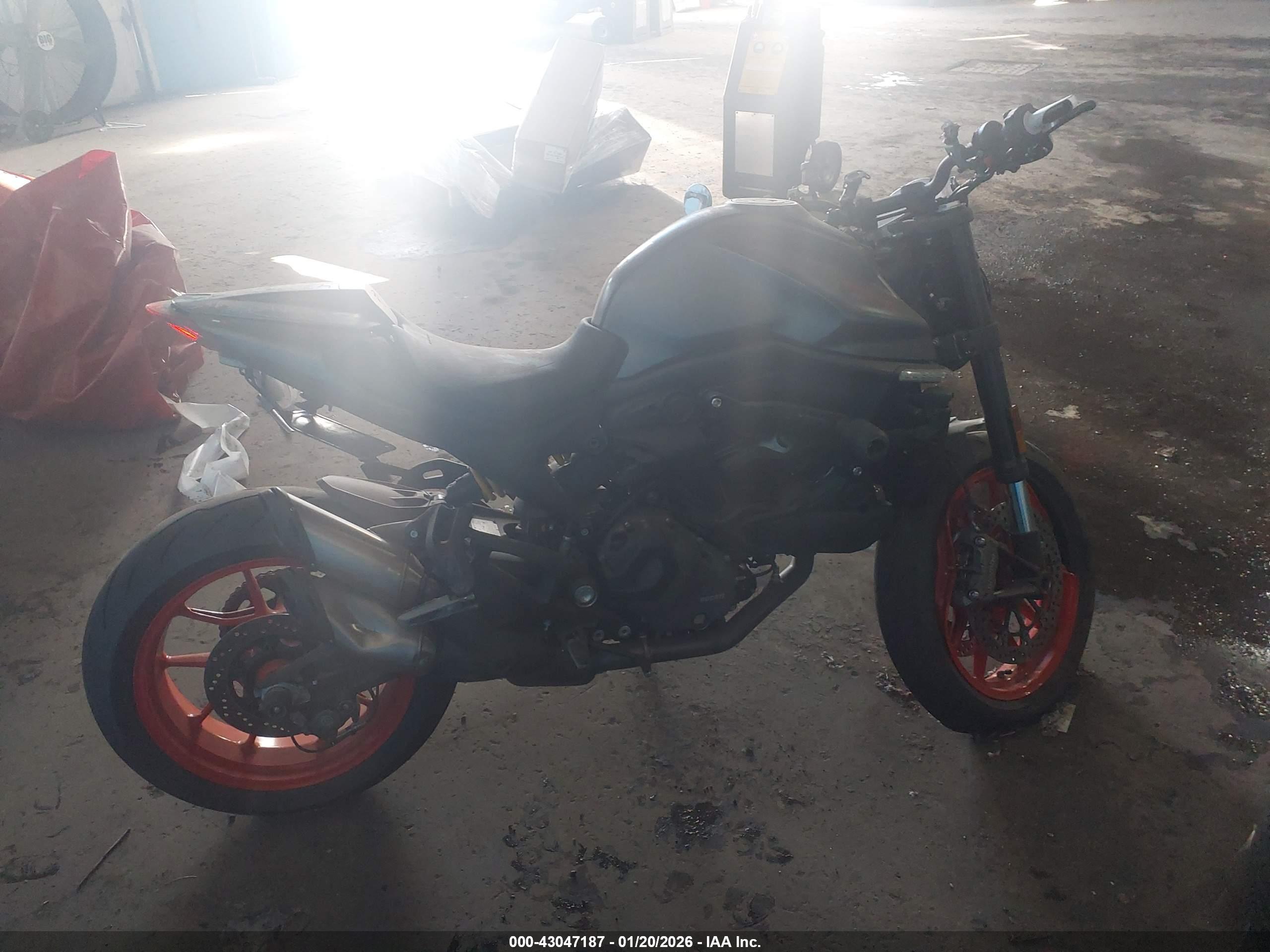 DUCATI MONSTER image 4
