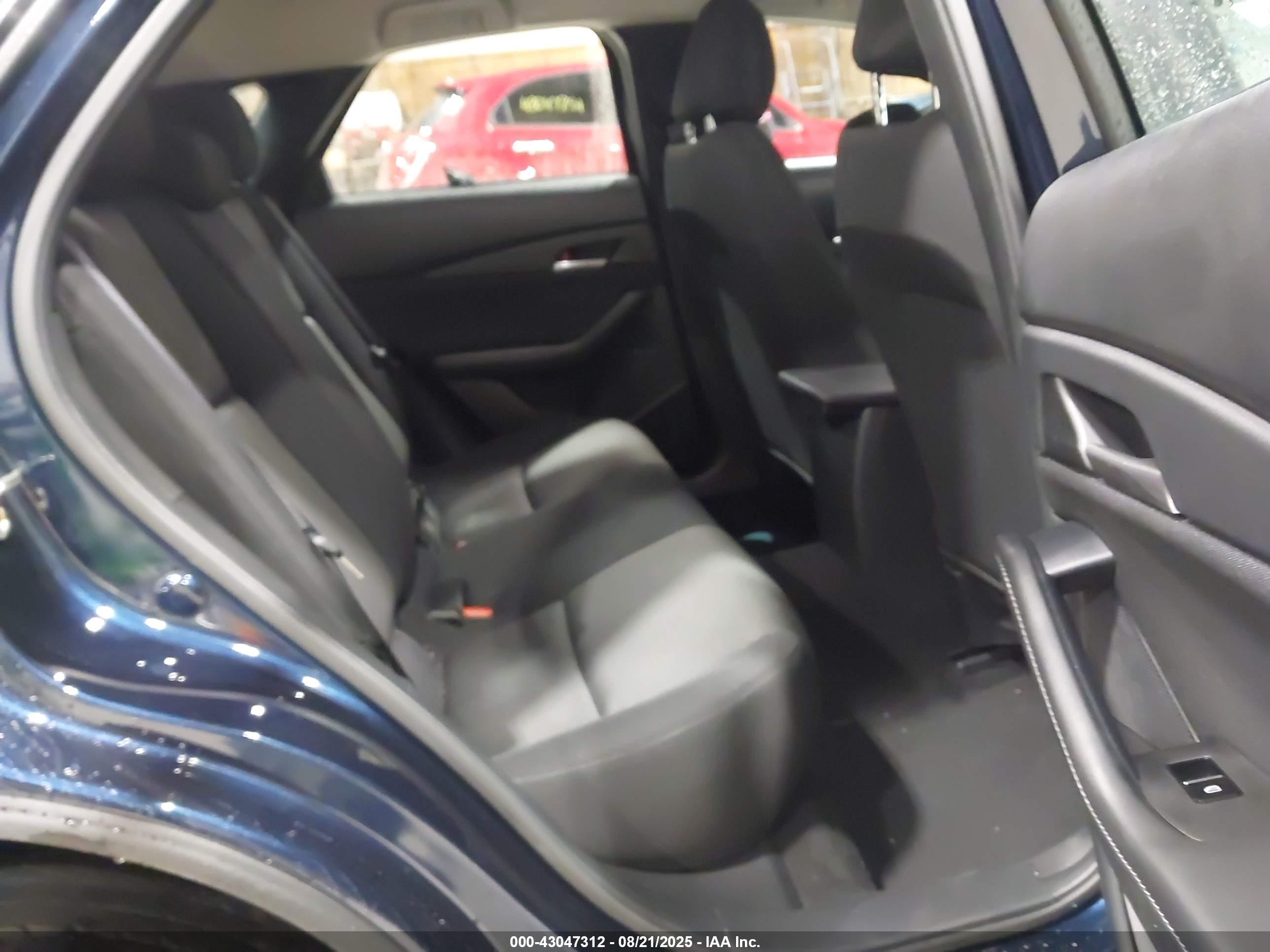 MAZDA CX-30 image 8