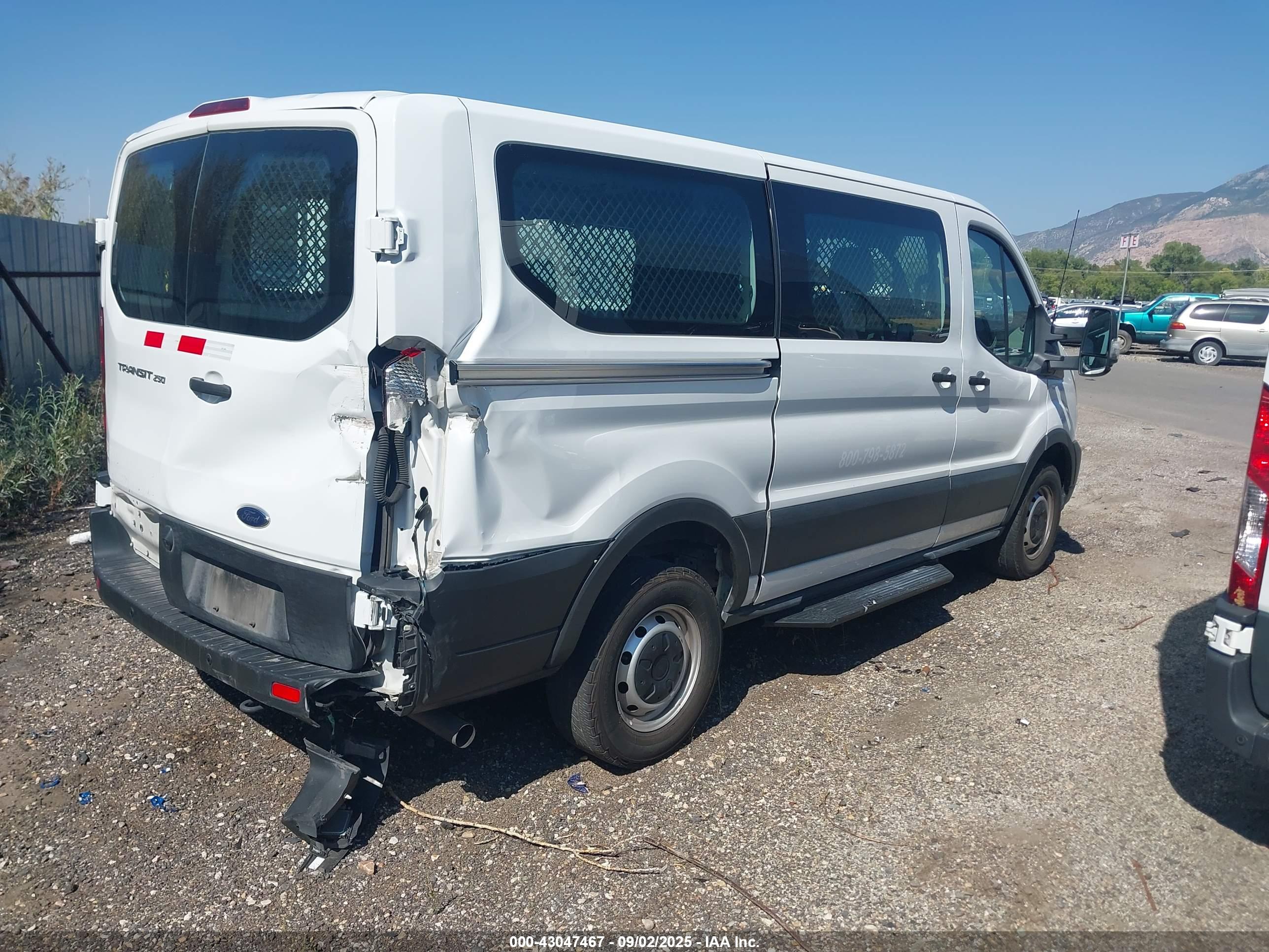 FORD TRANSIT-250 image 4
