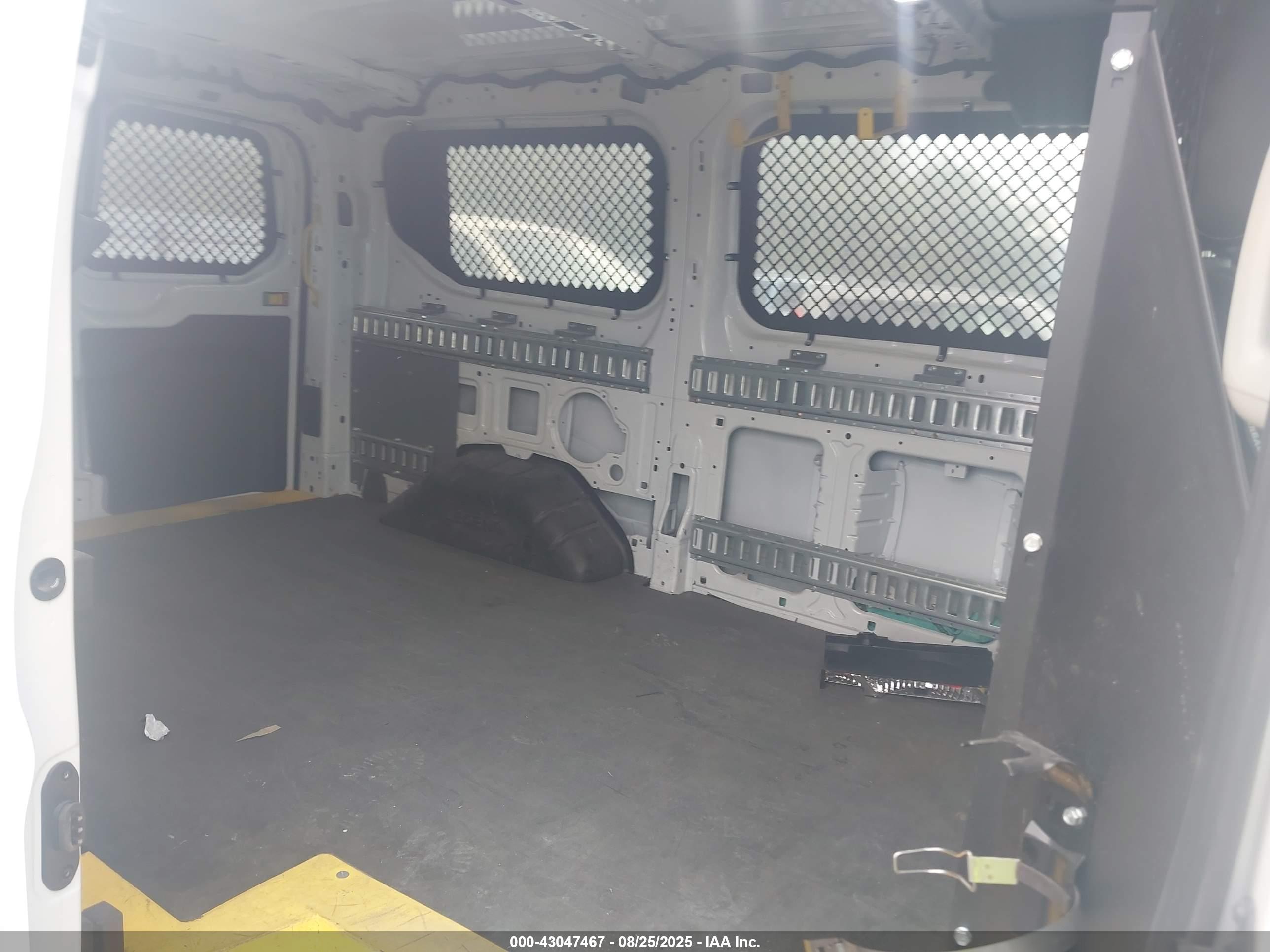 FORD TRANSIT-250 image 8