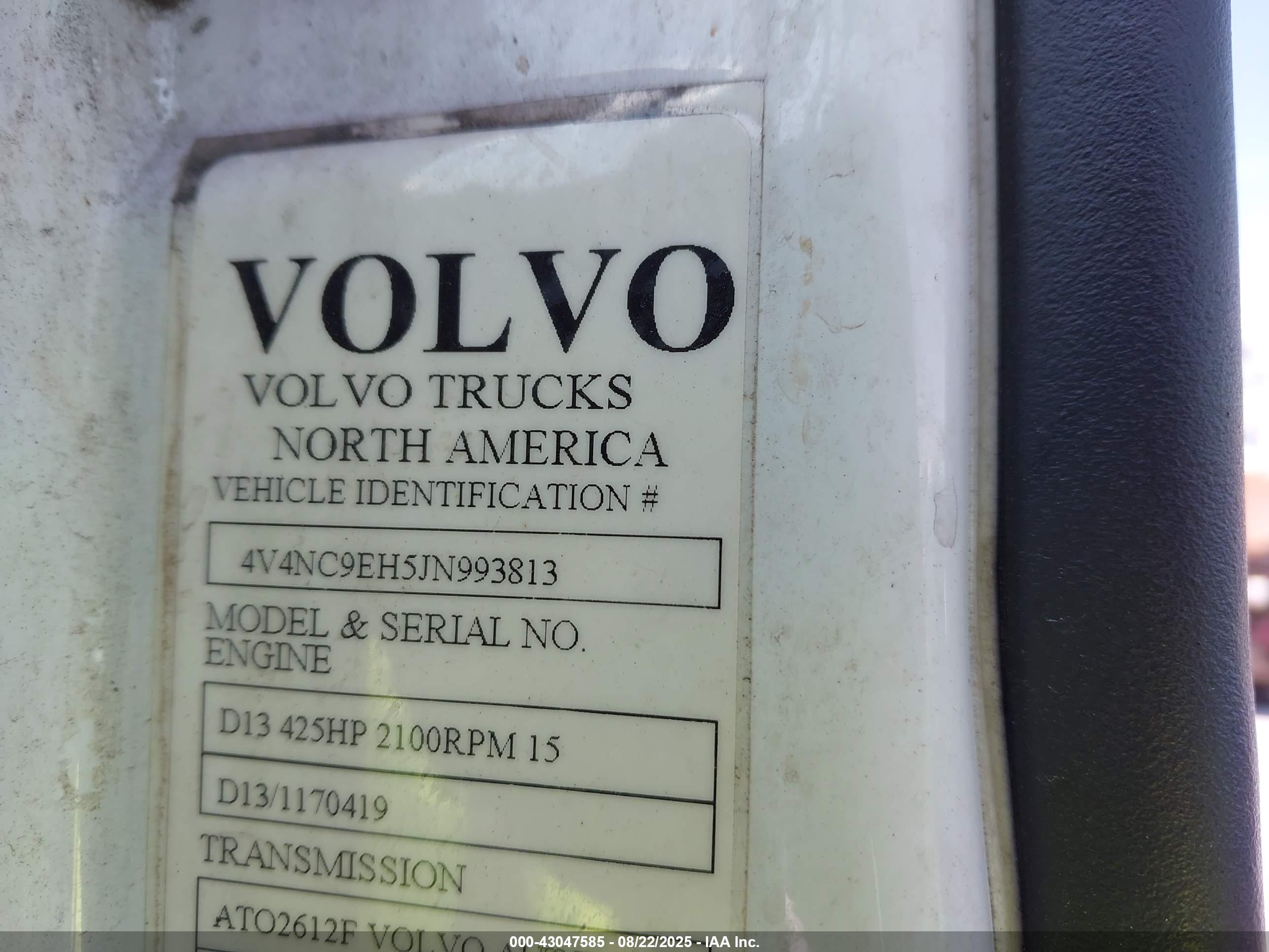 VOLVO VNL image 9