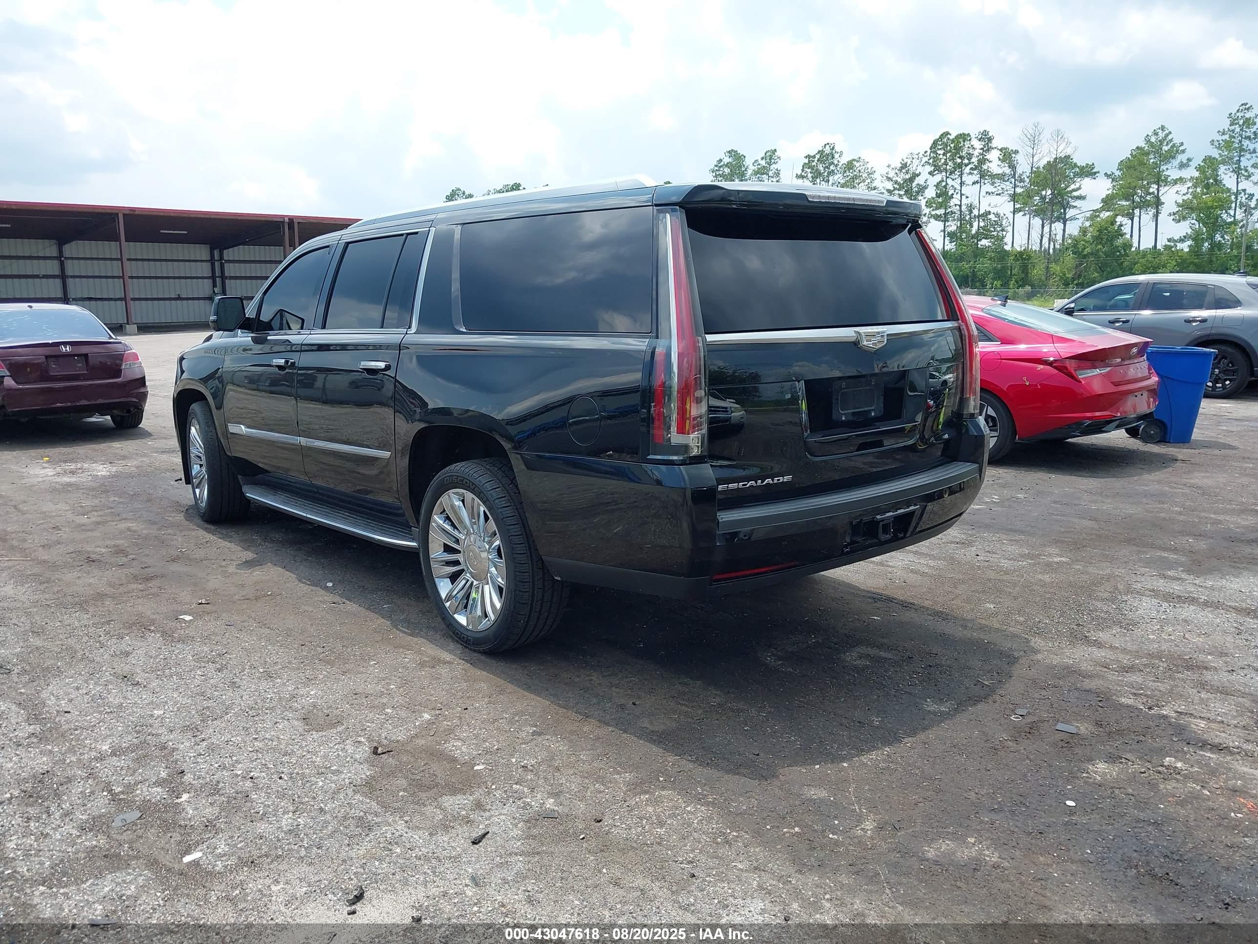 CADILLAC ESCALADE image 3
