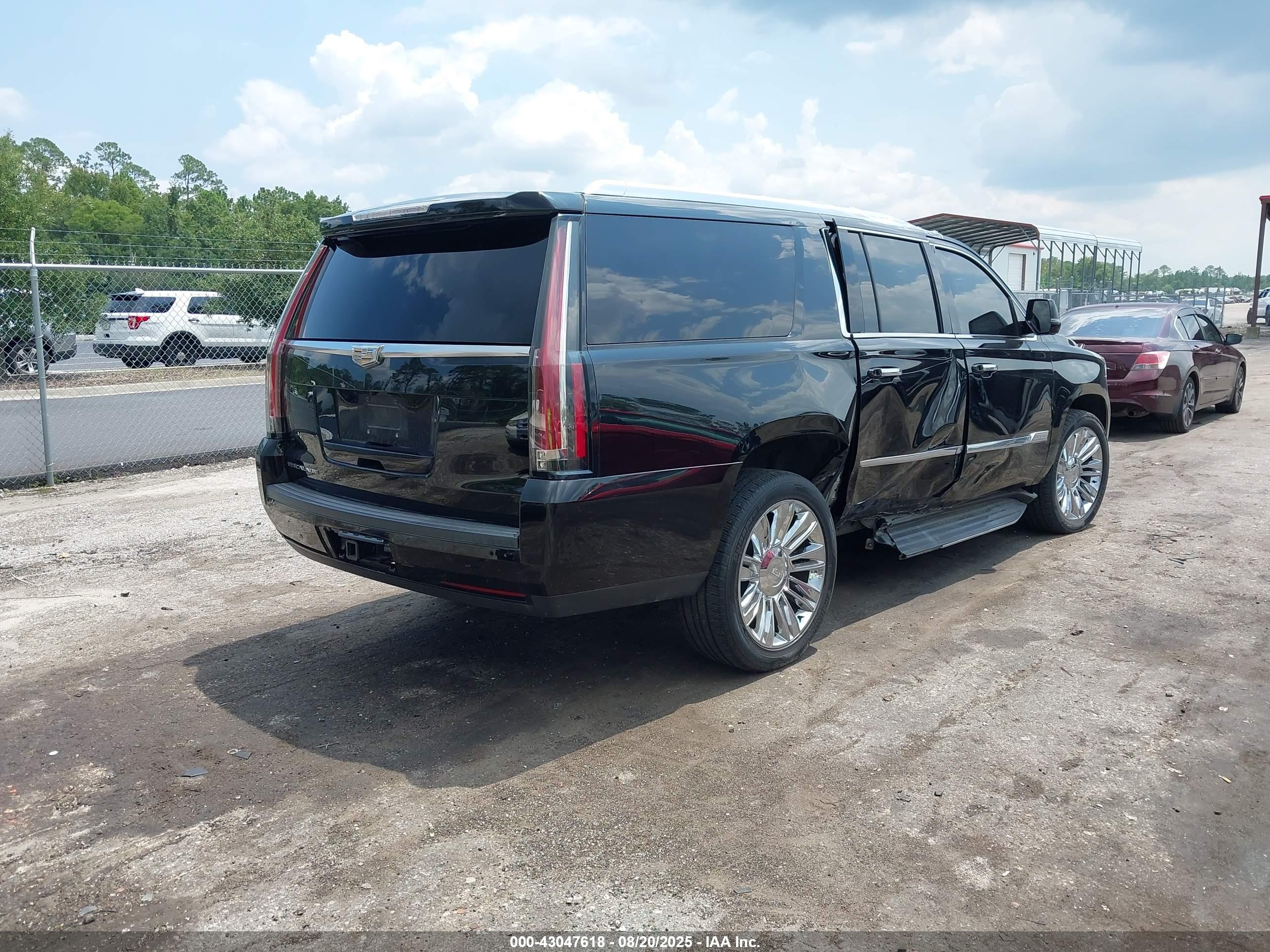 CADILLAC ESCALADE image 4