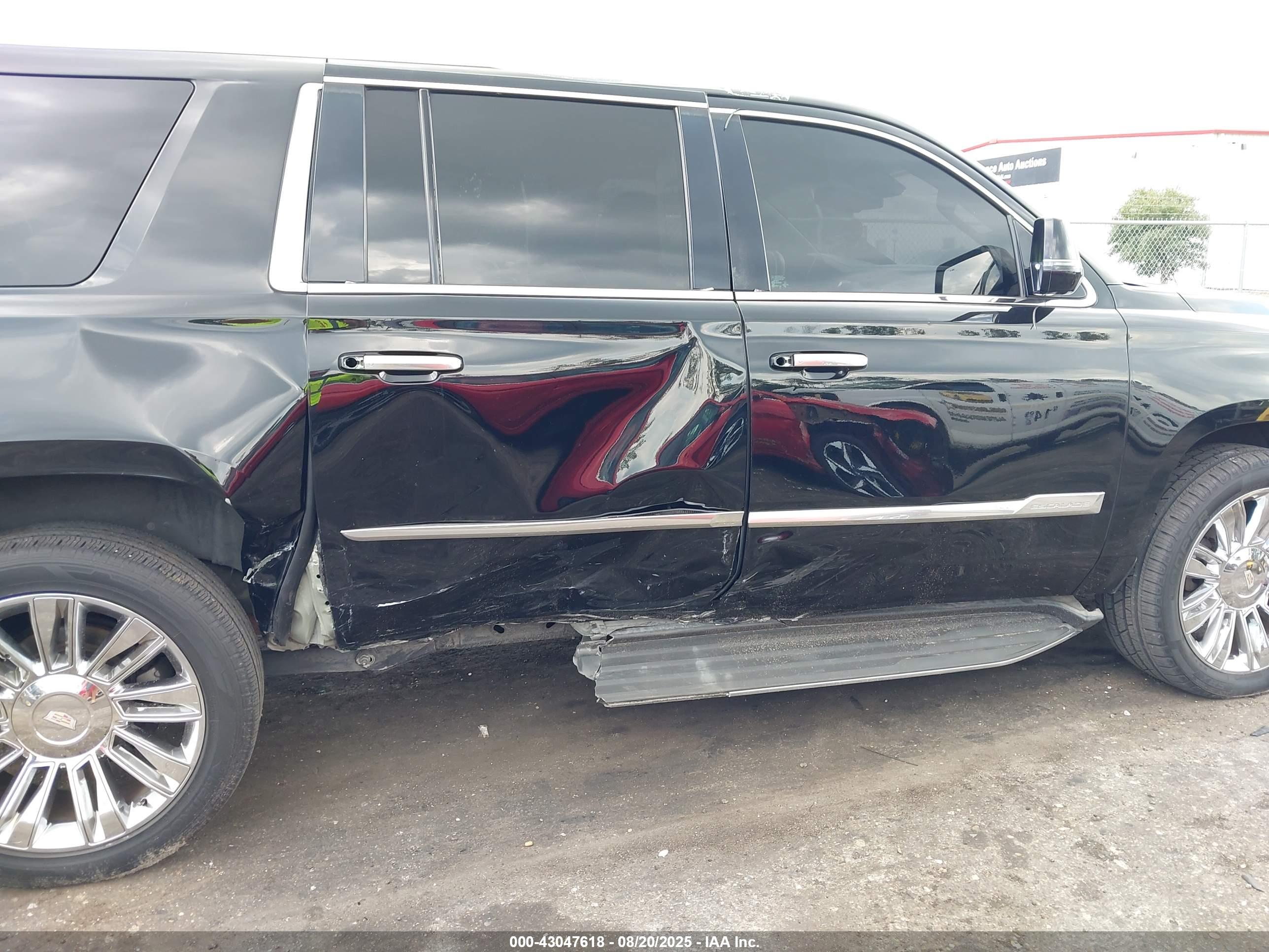 CADILLAC ESCALADE image 6