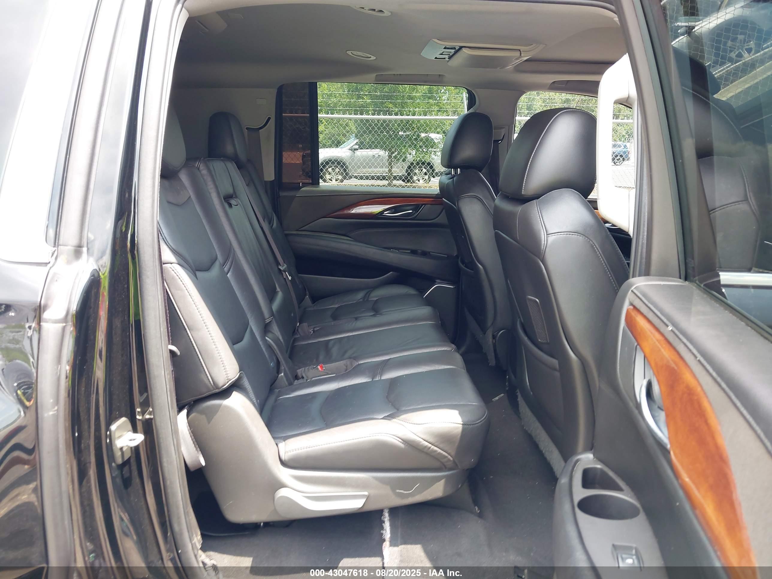 CADILLAC ESCALADE image 8