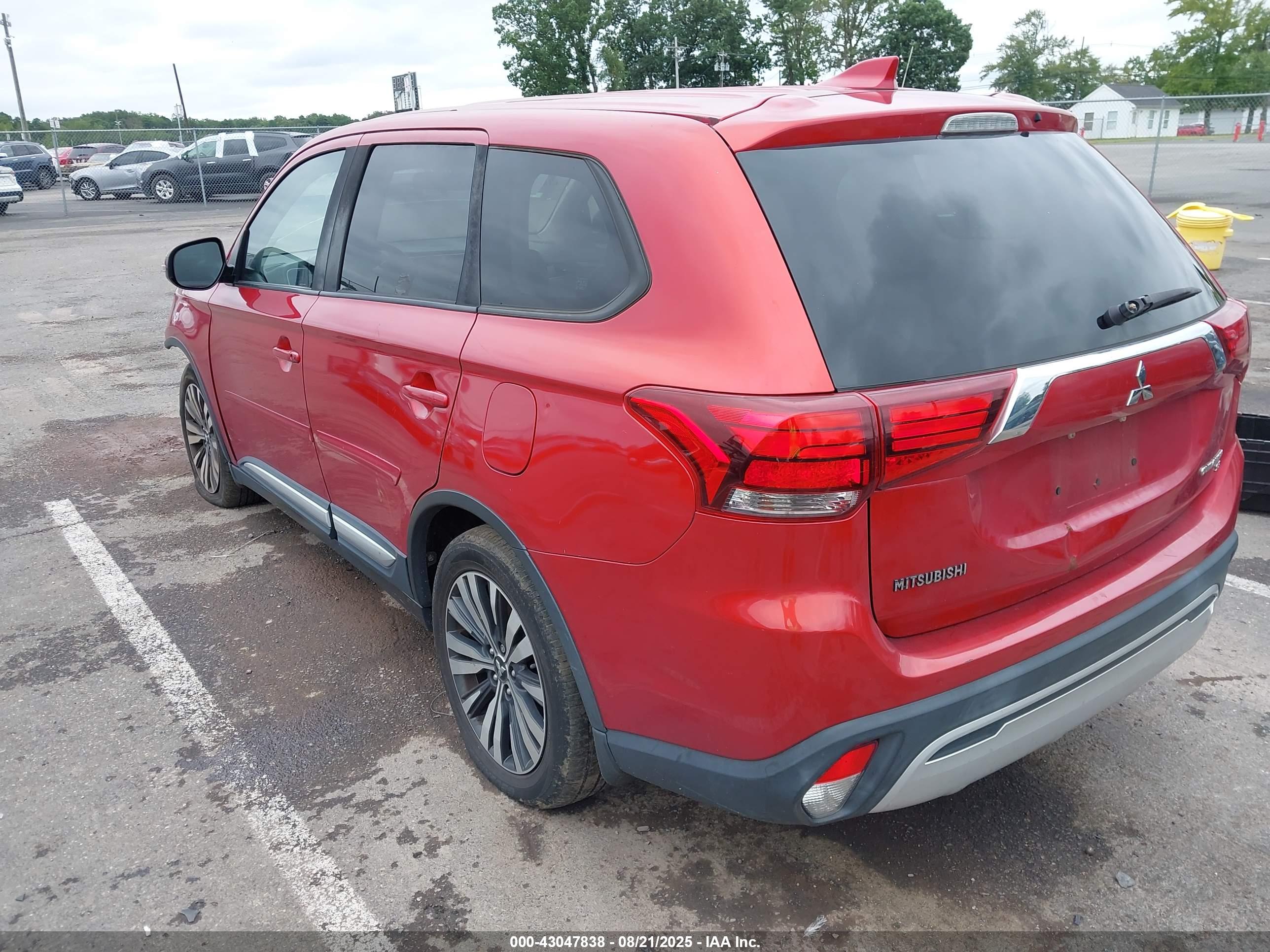 MITSUBISHI OUTLANDER image 3