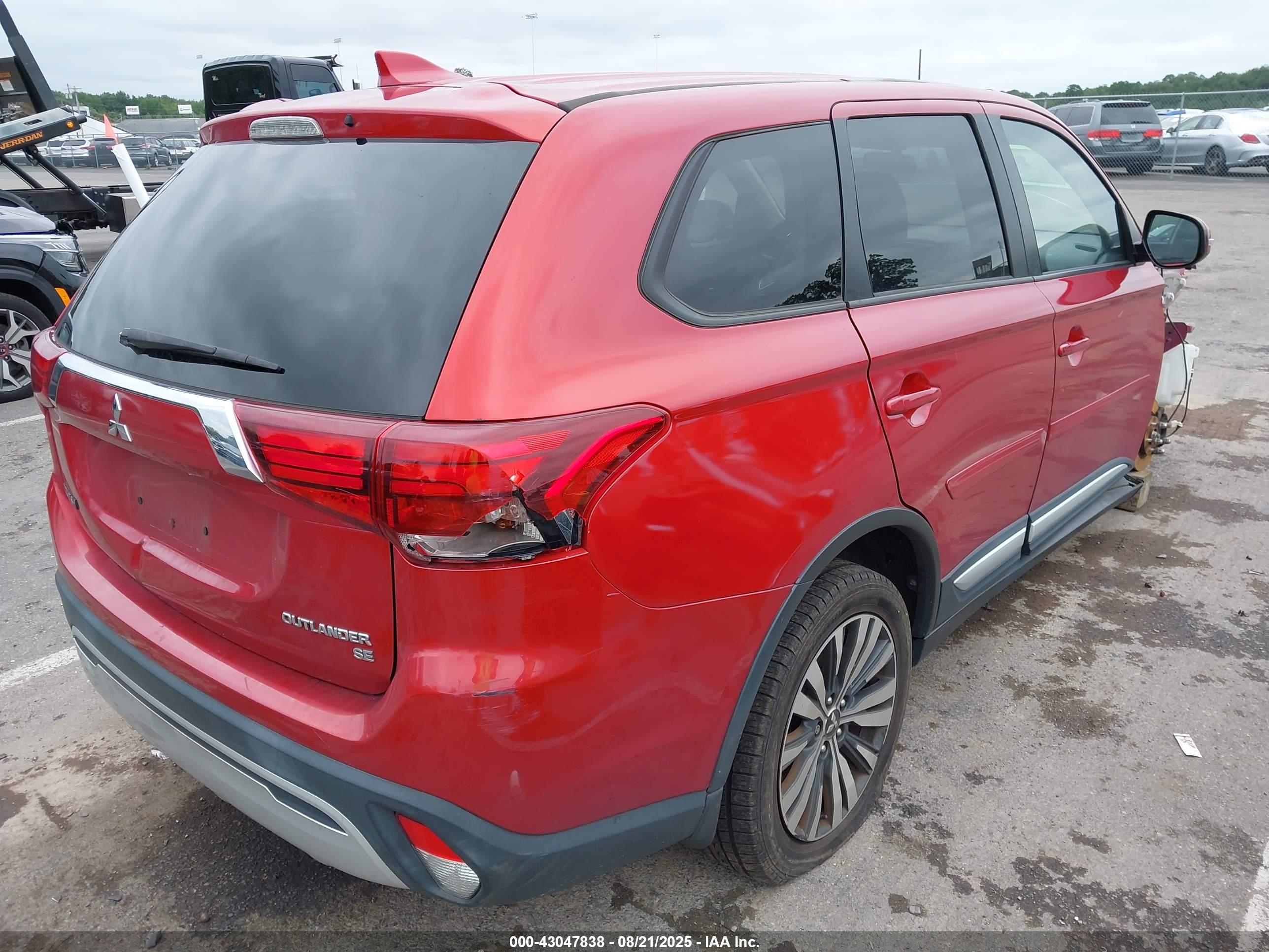 MITSUBISHI OUTLANDER image 4