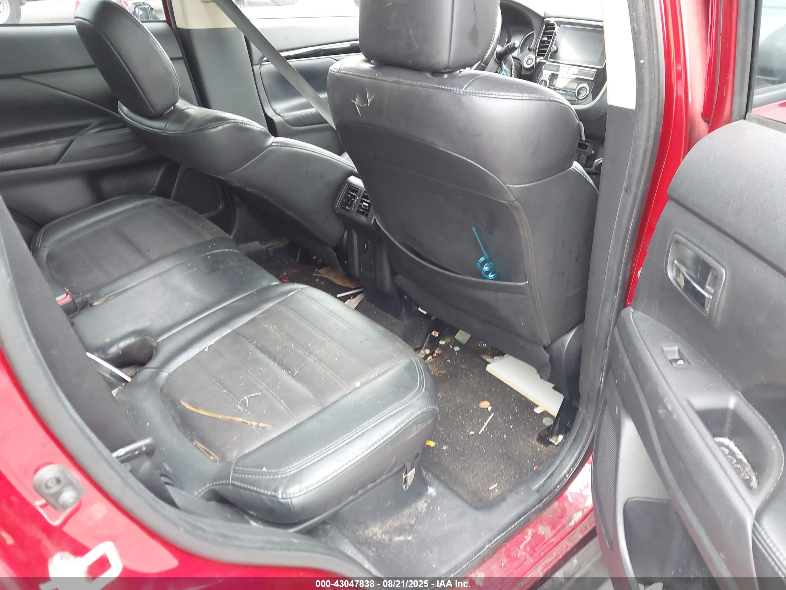 MITSUBISHI OUTLANDER image 8