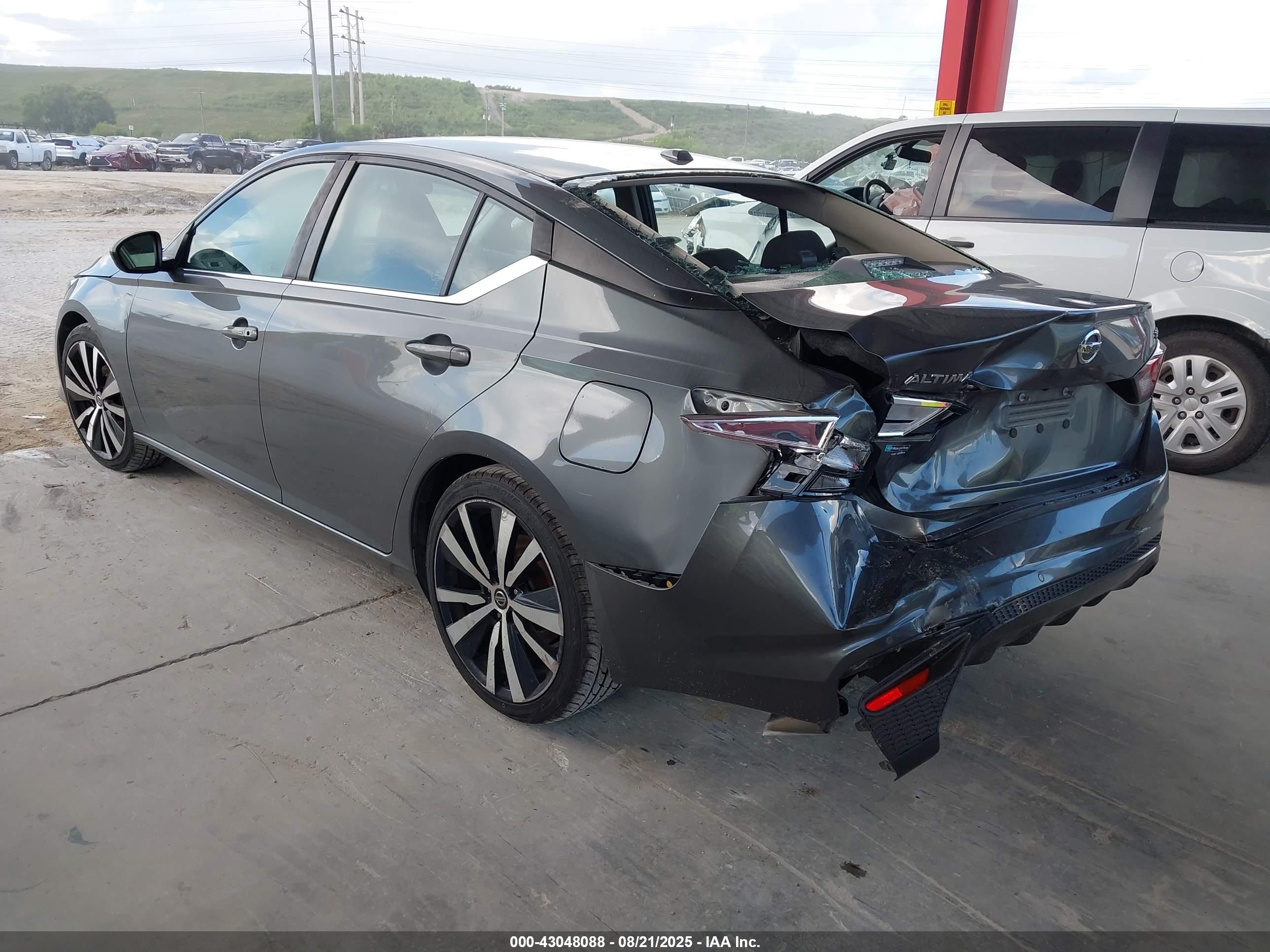 NISSAN ALTIMA image 3
