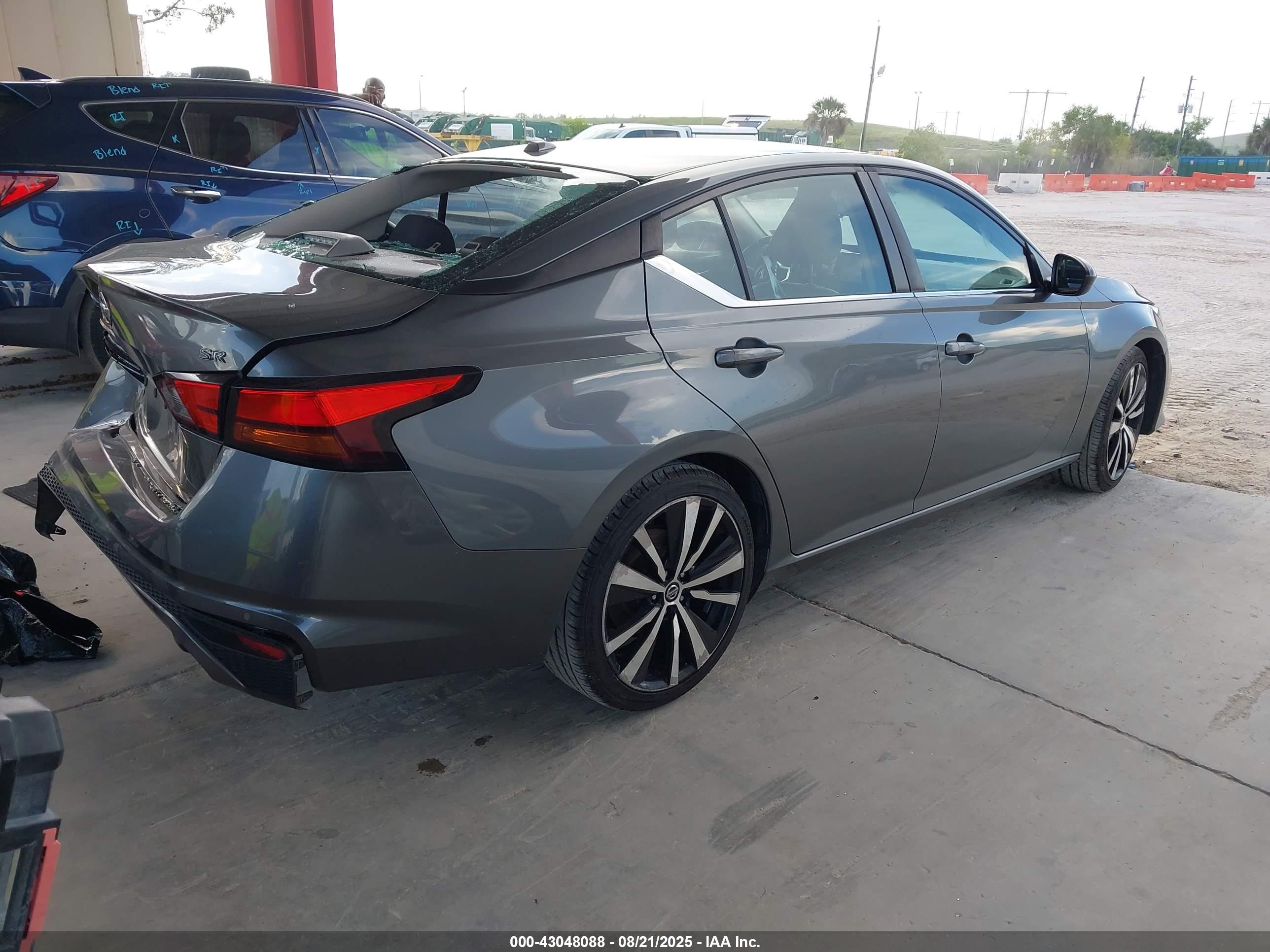 NISSAN ALTIMA image 4