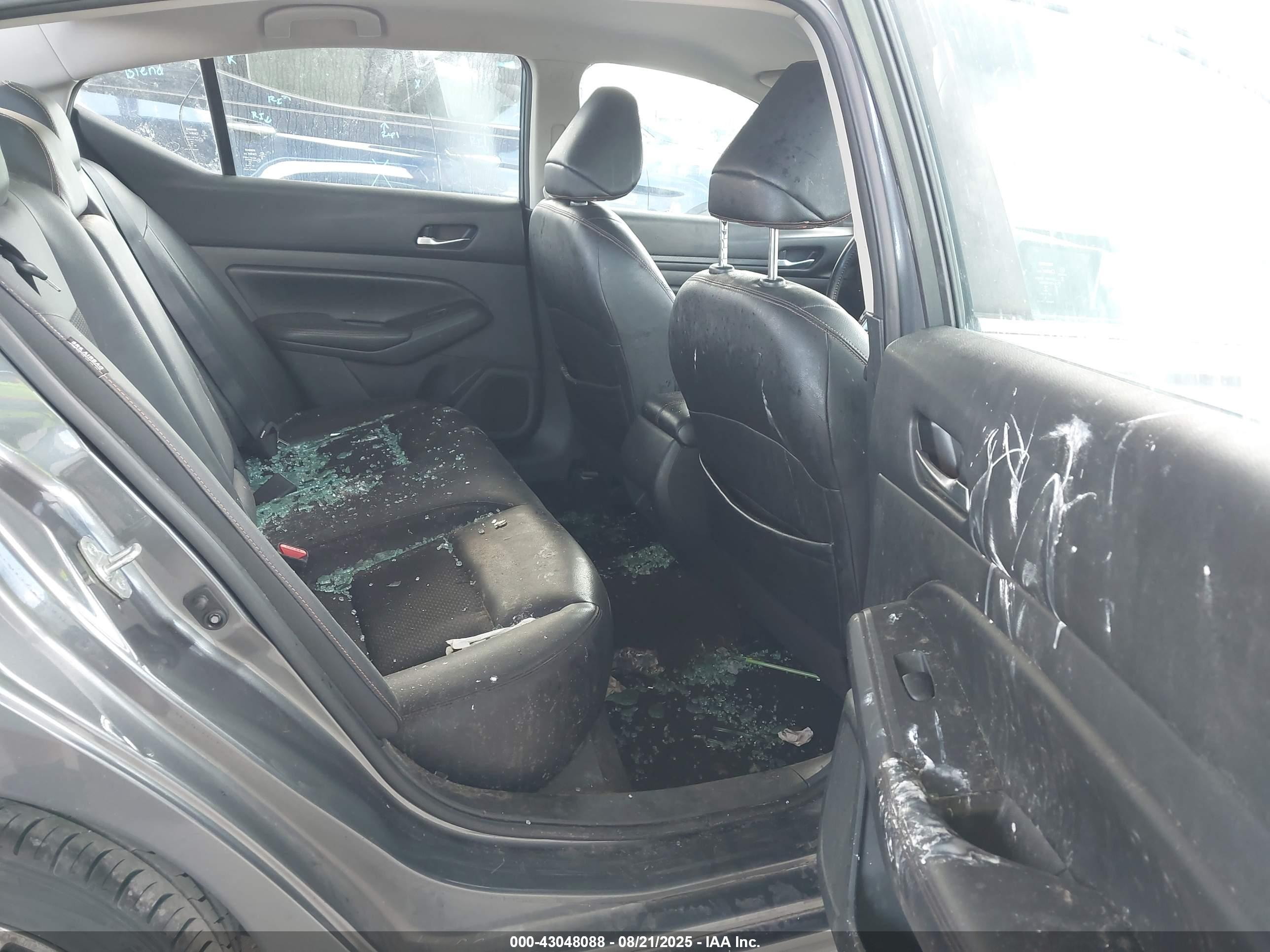 NISSAN ALTIMA image 8
