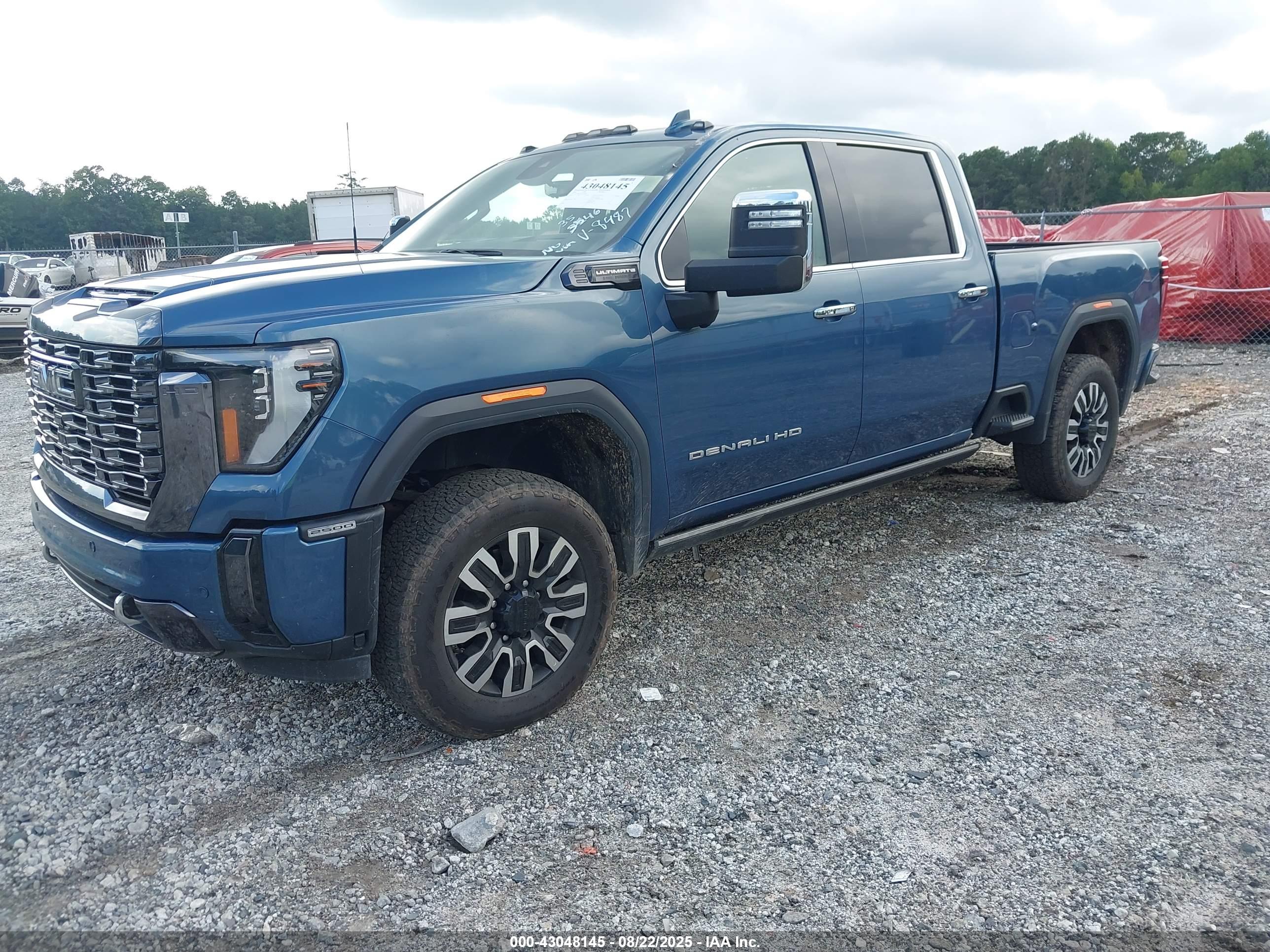 GMC DENALI image 2