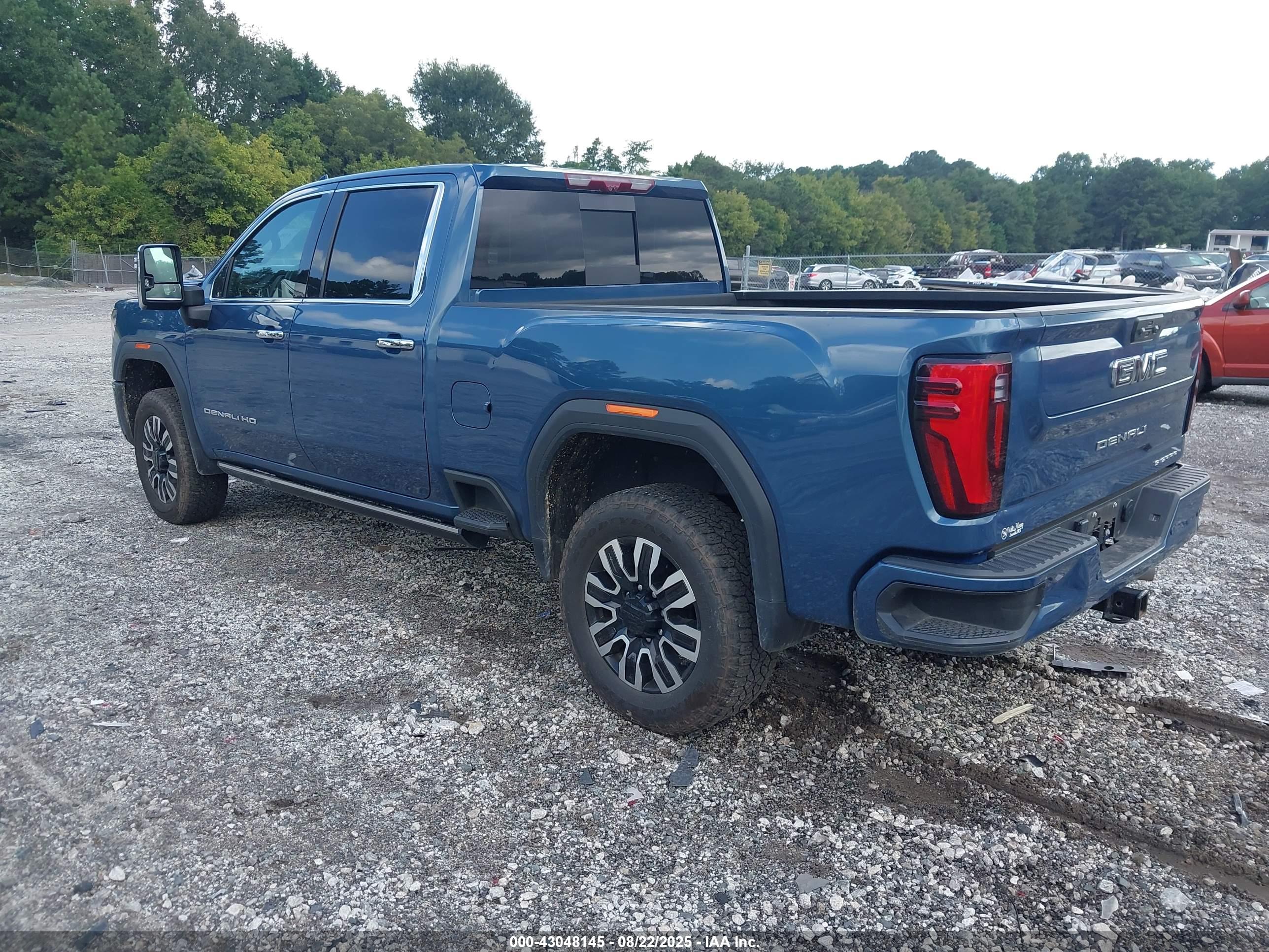 GMC DENALI image 3