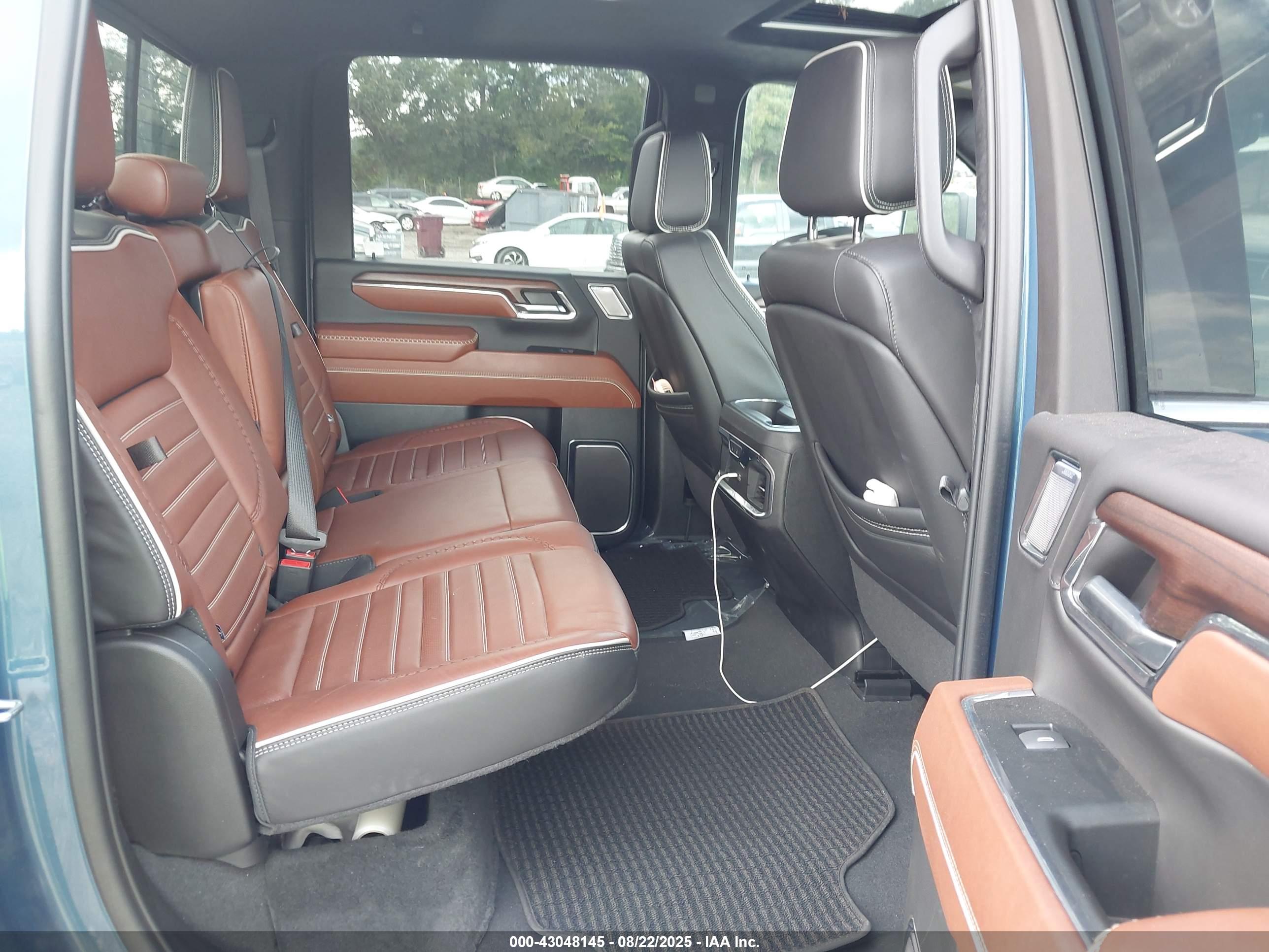 GMC DENALI image 8