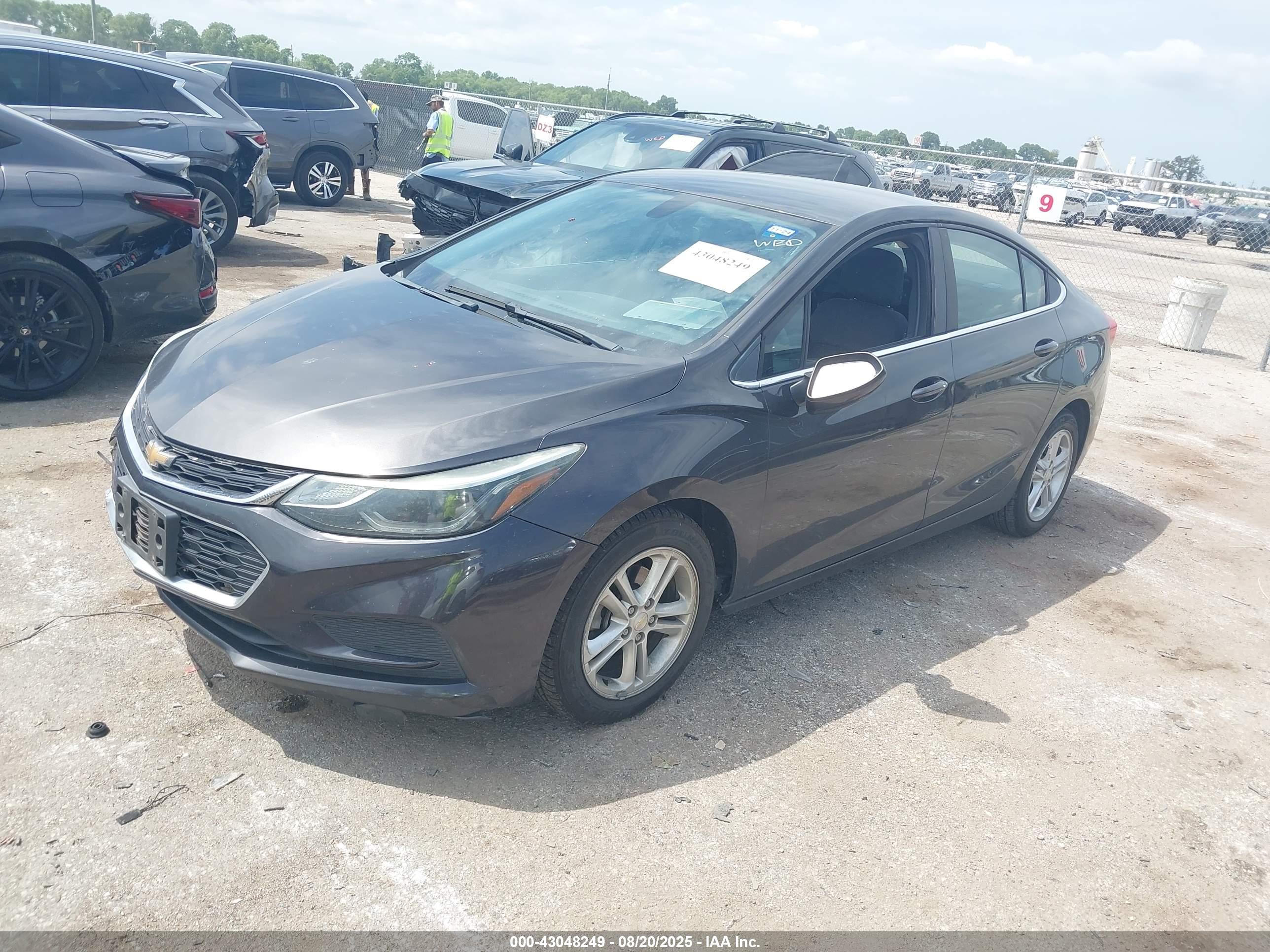 CHEVROLET CRUZE image 2