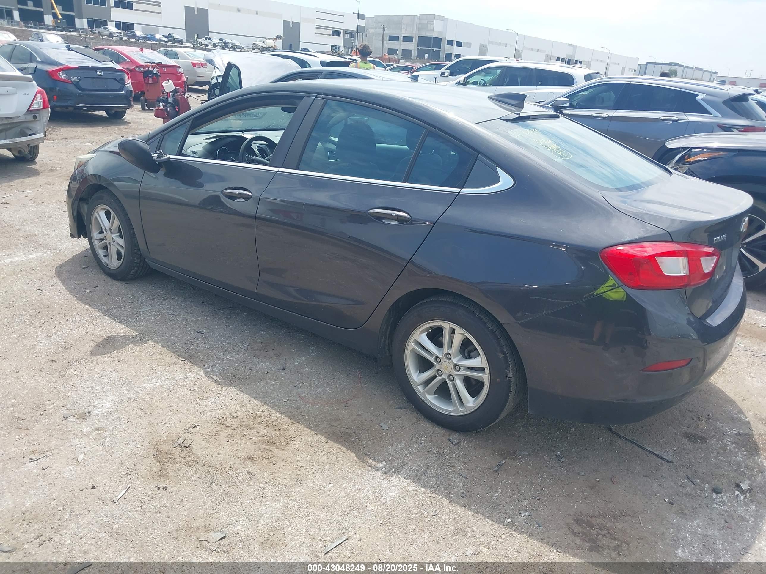 CHEVROLET CRUZE image 3