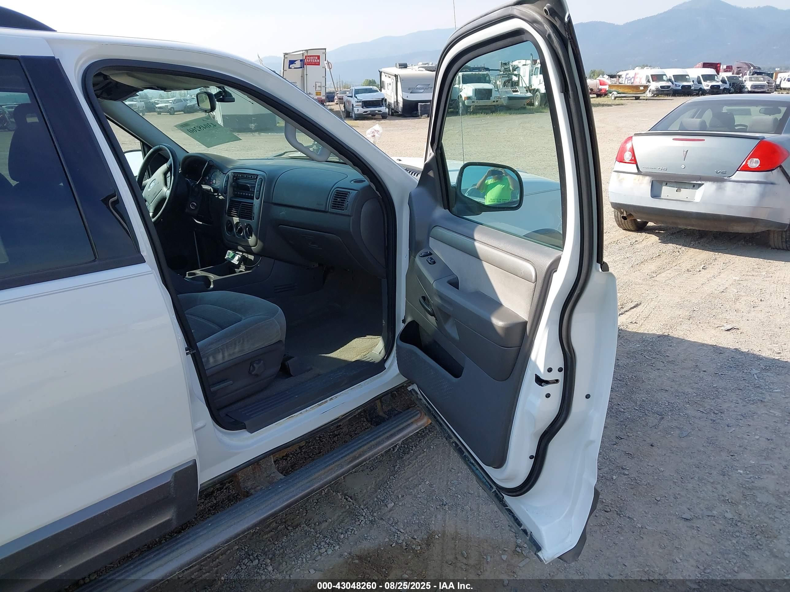 FORD EXPLORER image 5
