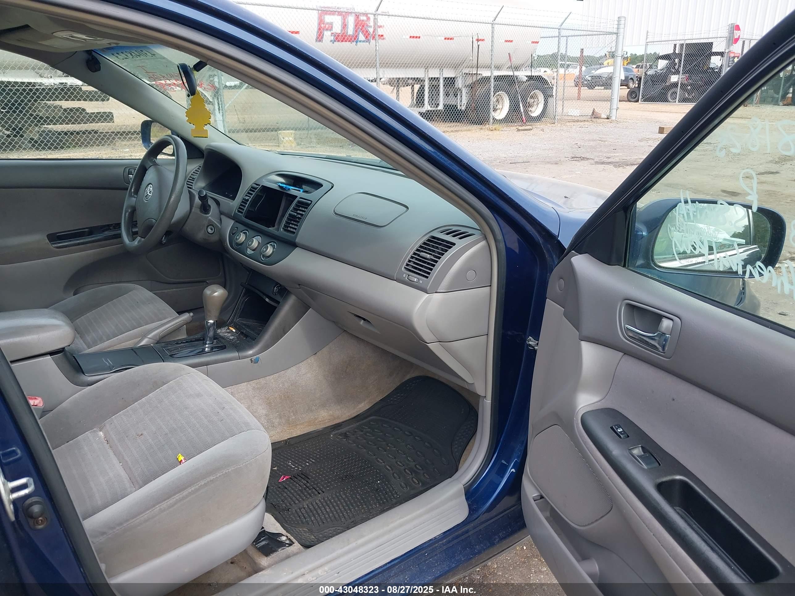 TOYOTA CAMRY image 5