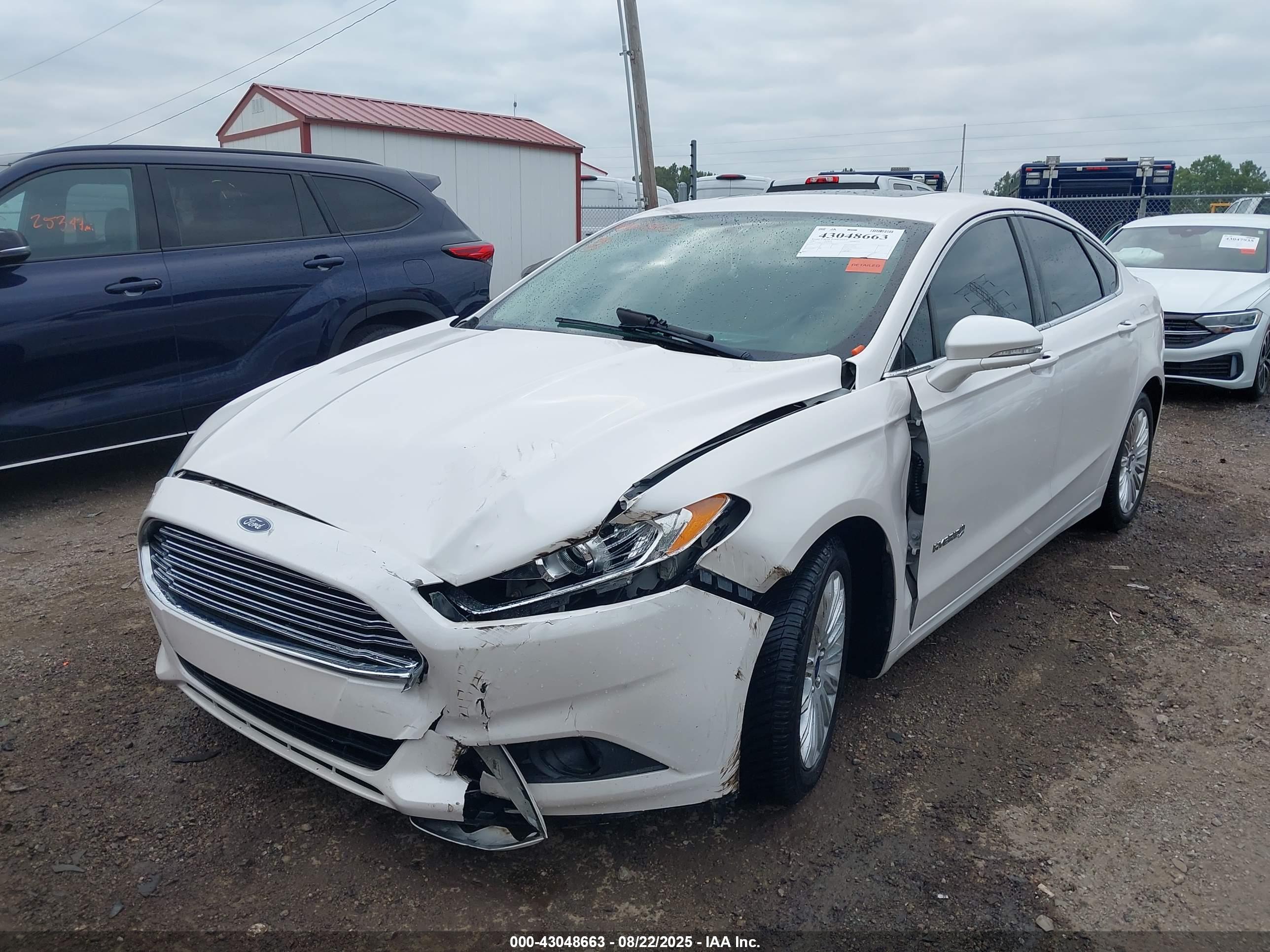 FORD FUSION image 2
