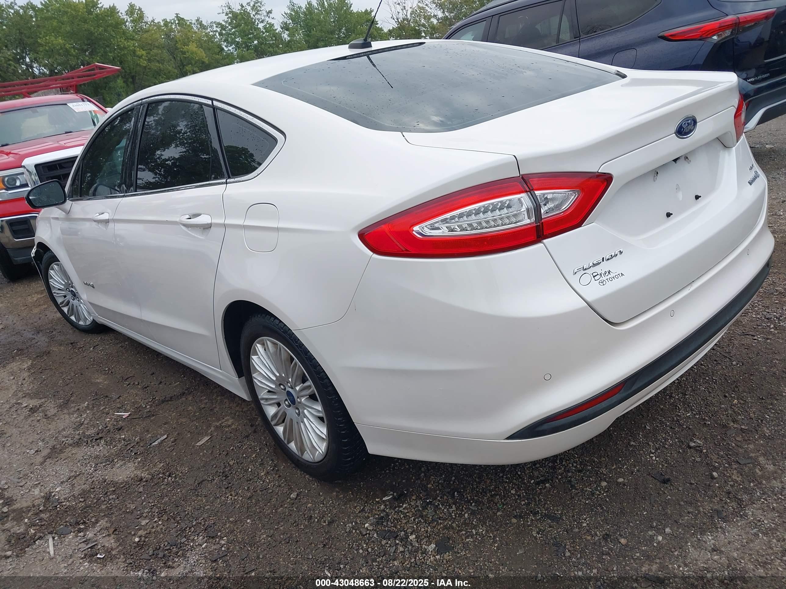FORD FUSION image 3
