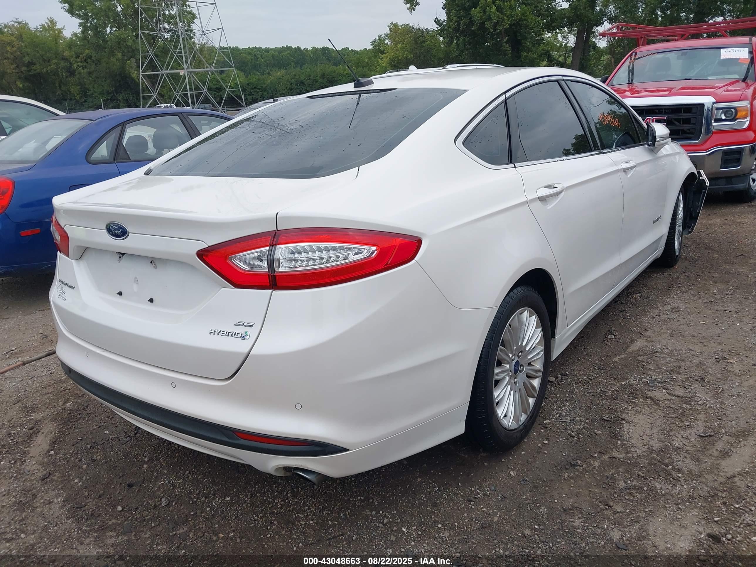 FORD FUSION image 4