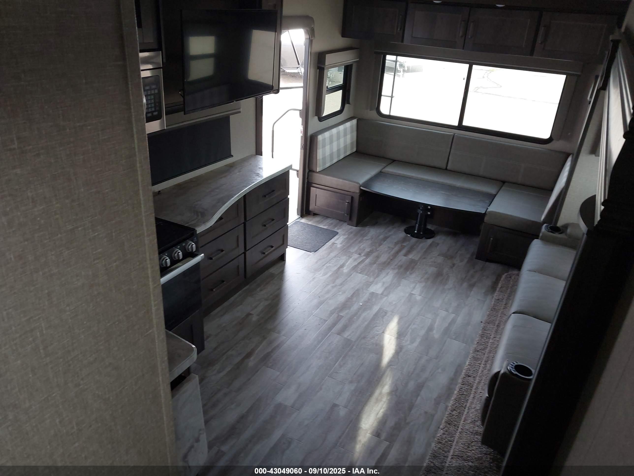 GRAND DESIGN image 8