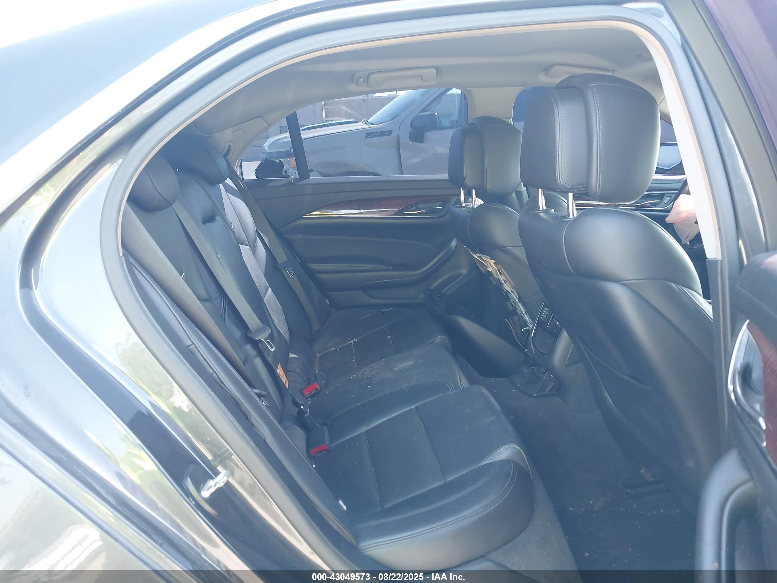 CADILLAC CTS image 8