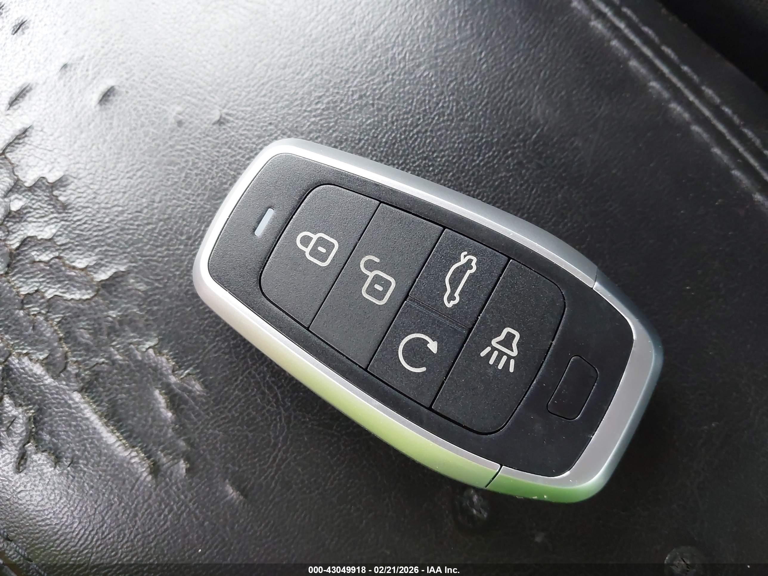 CHRYSLER 200 image 11