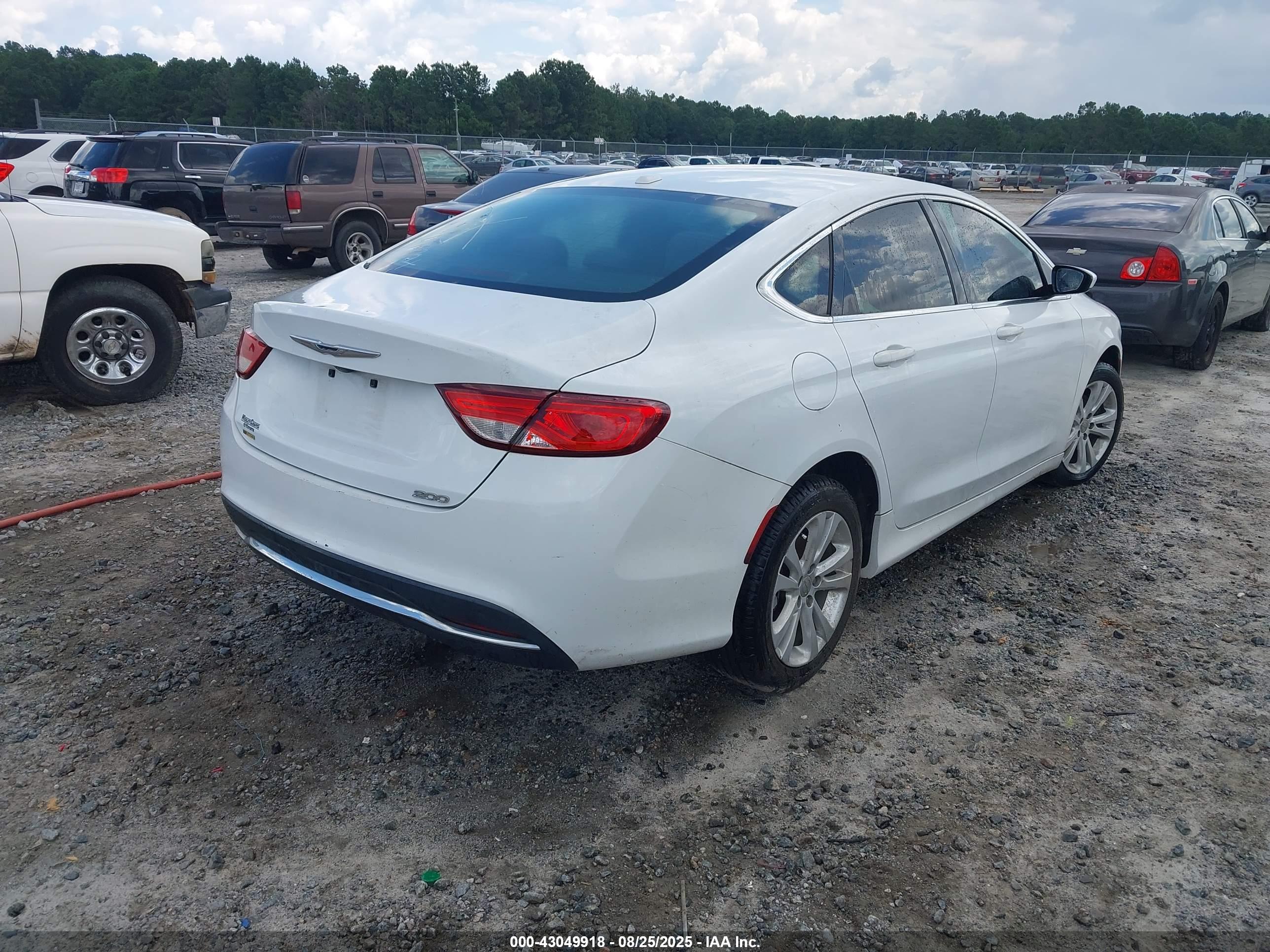 CHRYSLER 200 image 4