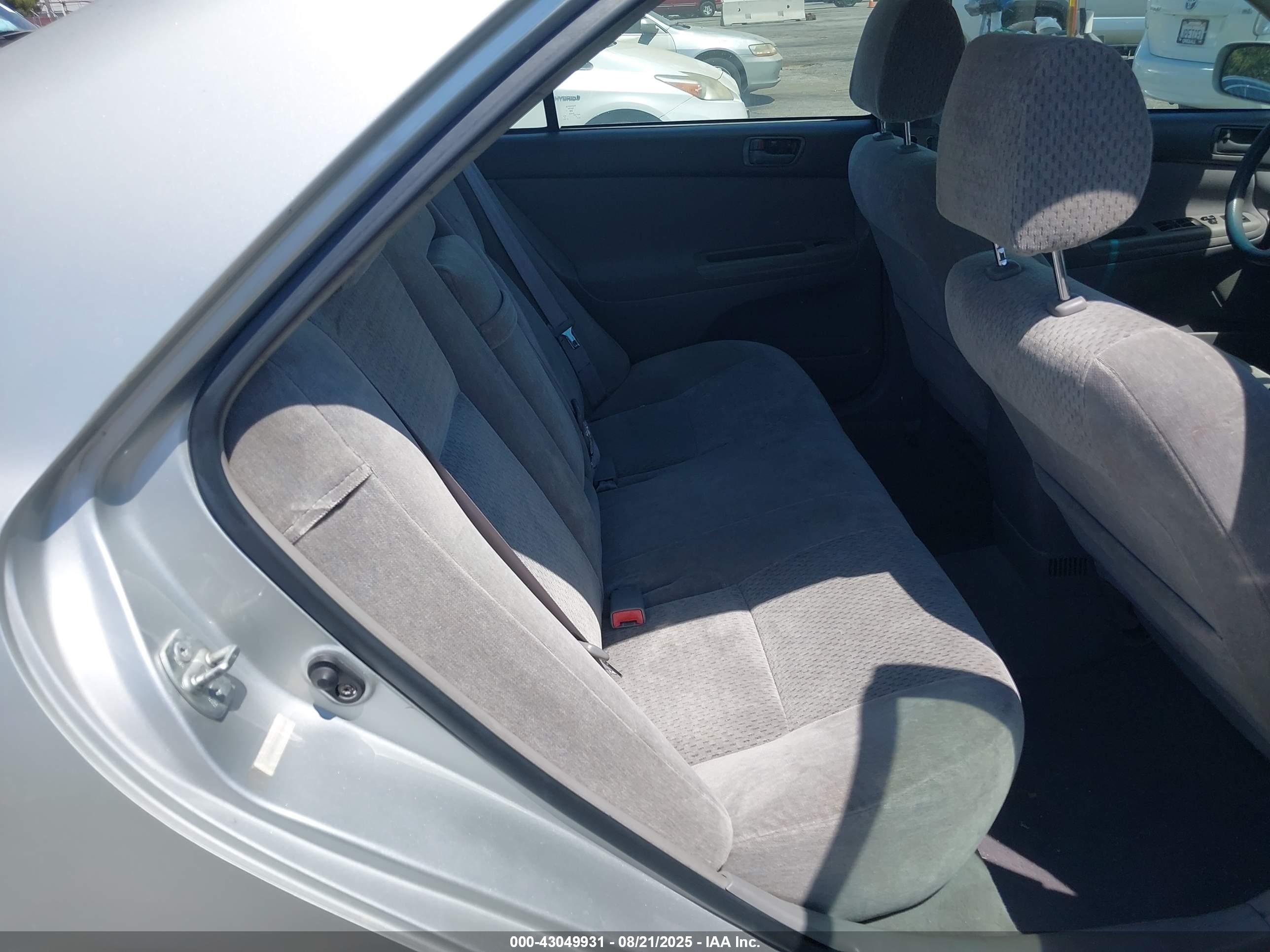 TOYOTA CAMRY image 8