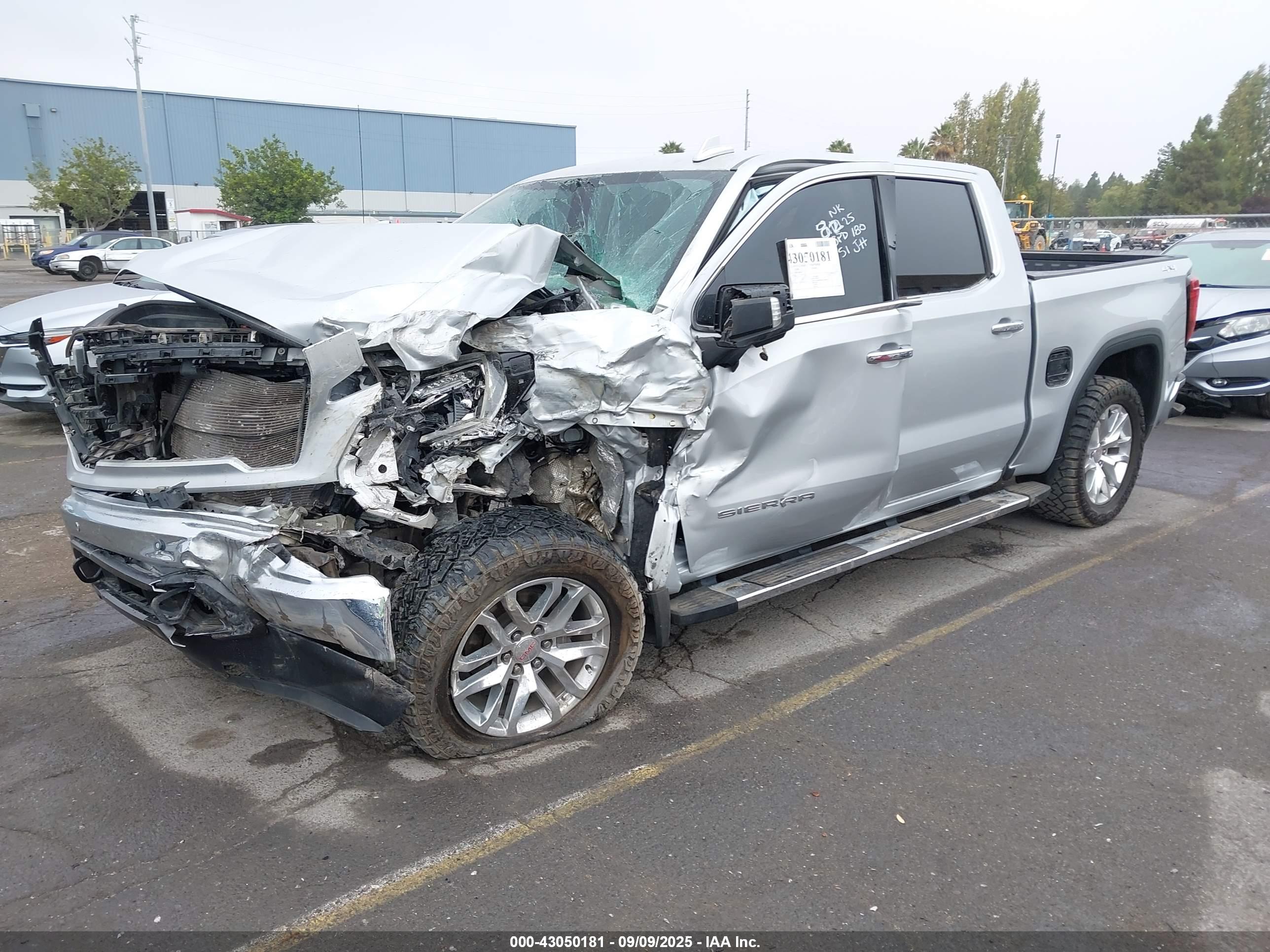 GMC SIERRA image 2
