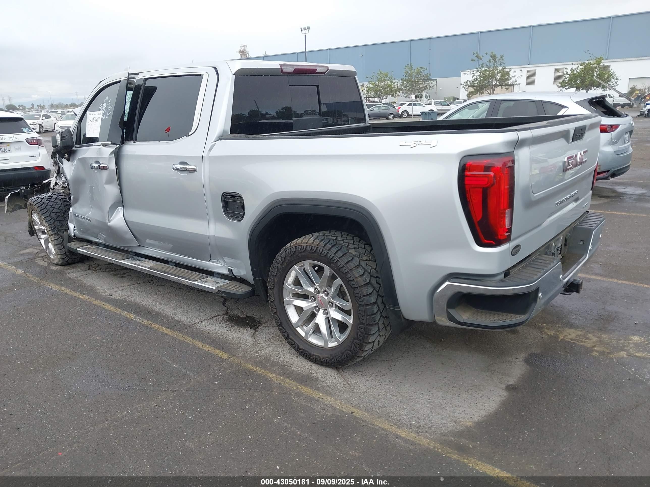 GMC SIERRA image 3