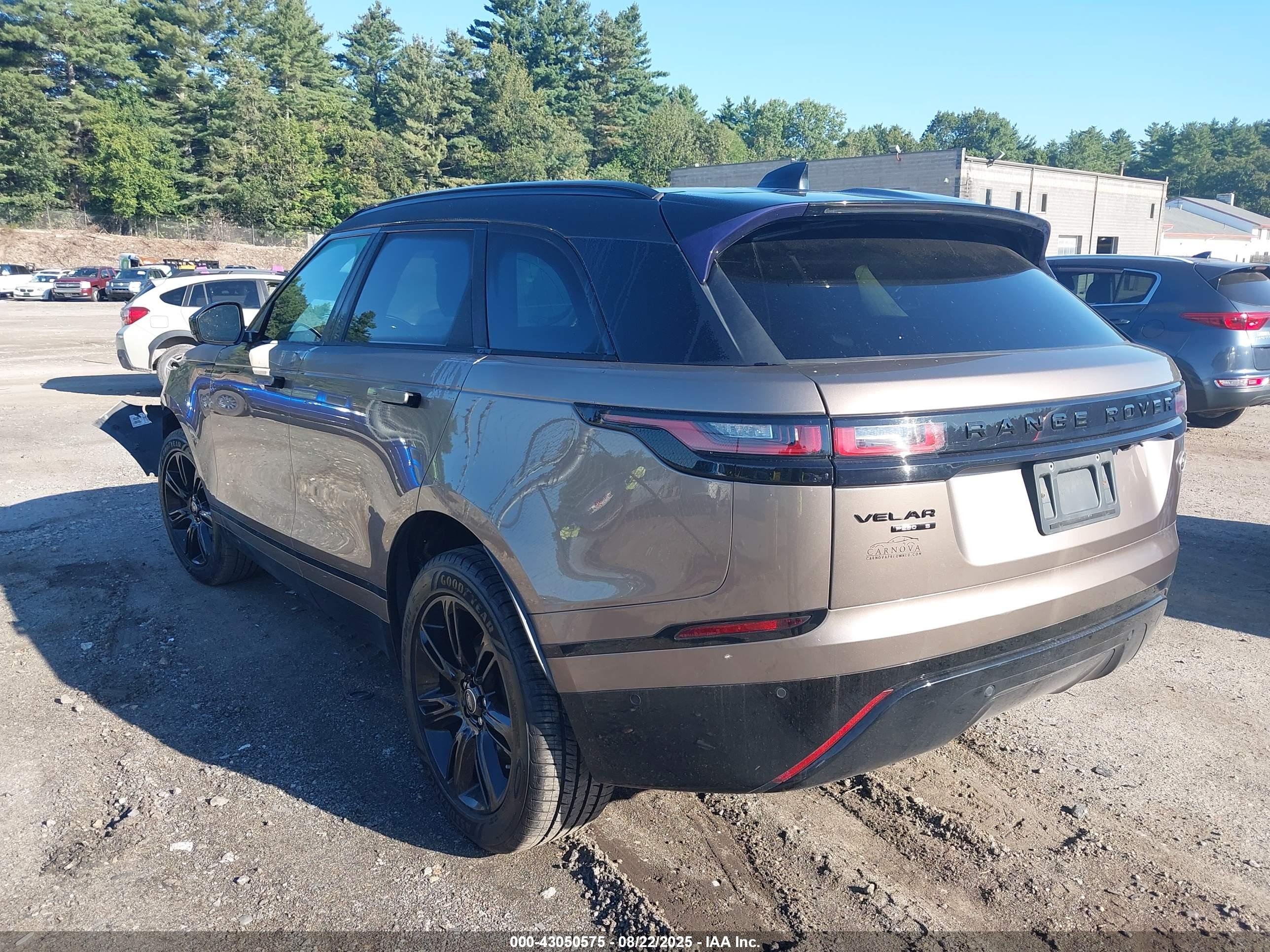 LAND ROVER image 3
