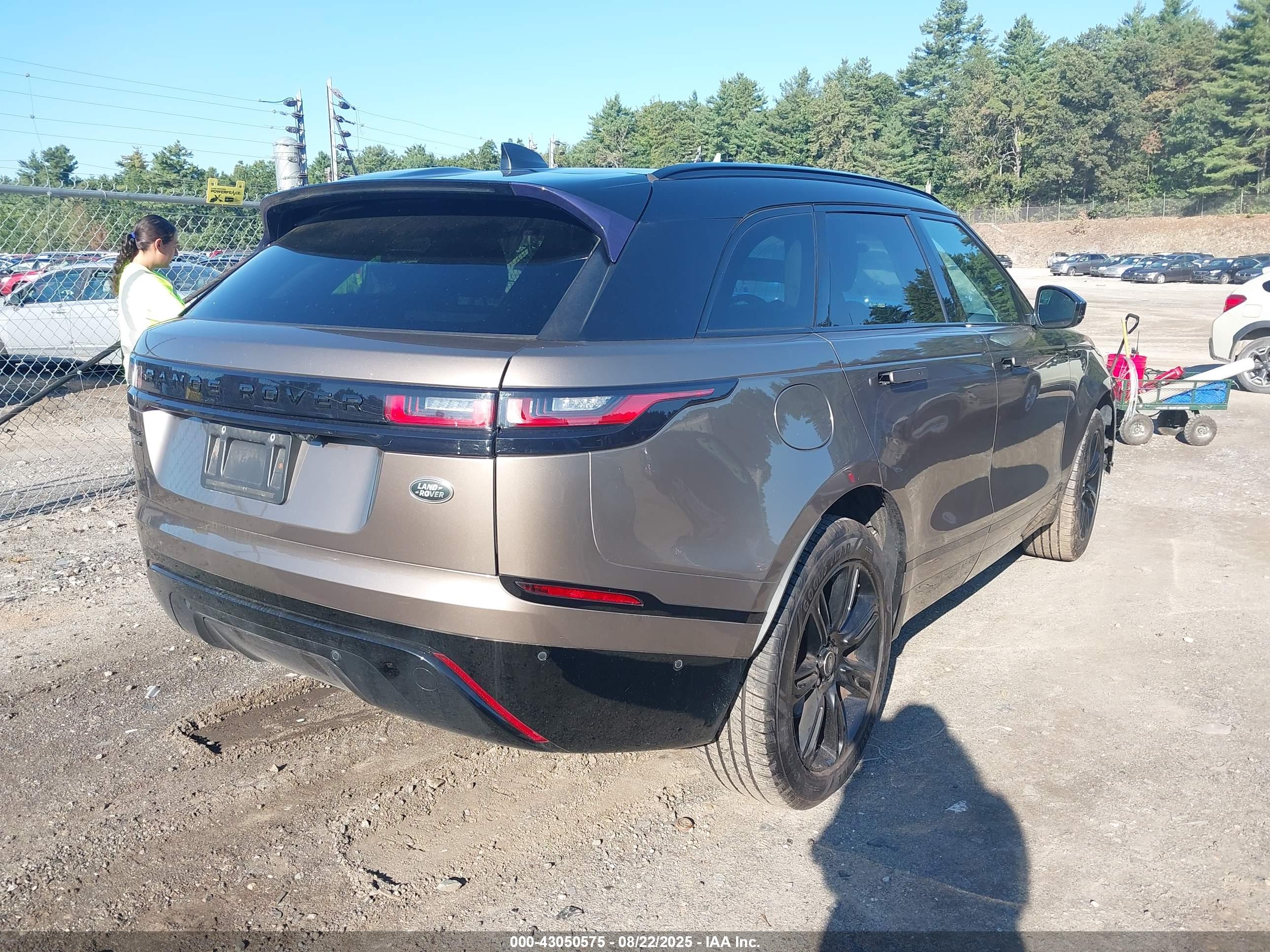 LAND ROVER image 4